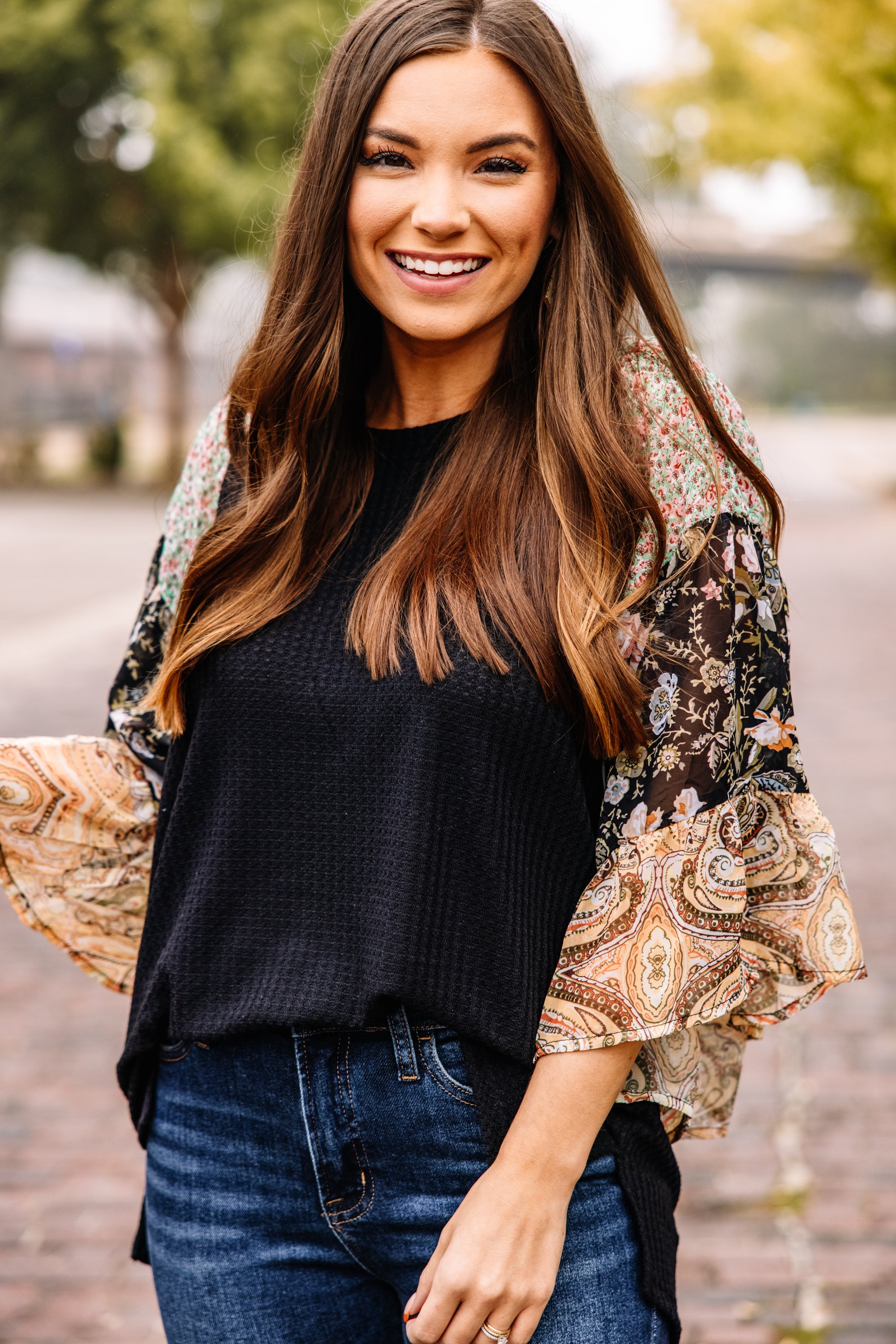 Stunning Black Paisley Top - A Must-Have!