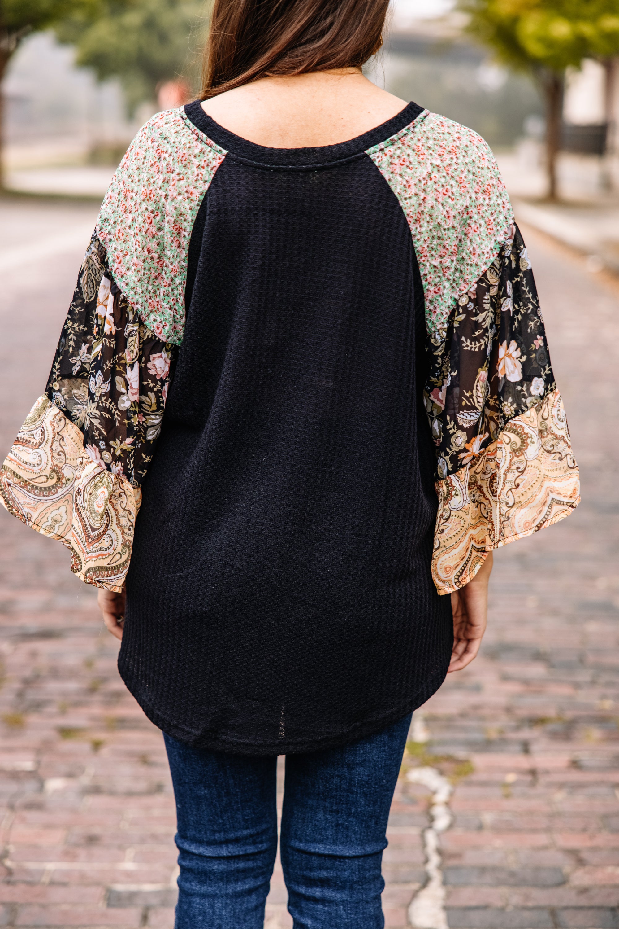 Stunning Black Paisley Top - A Must-Have!