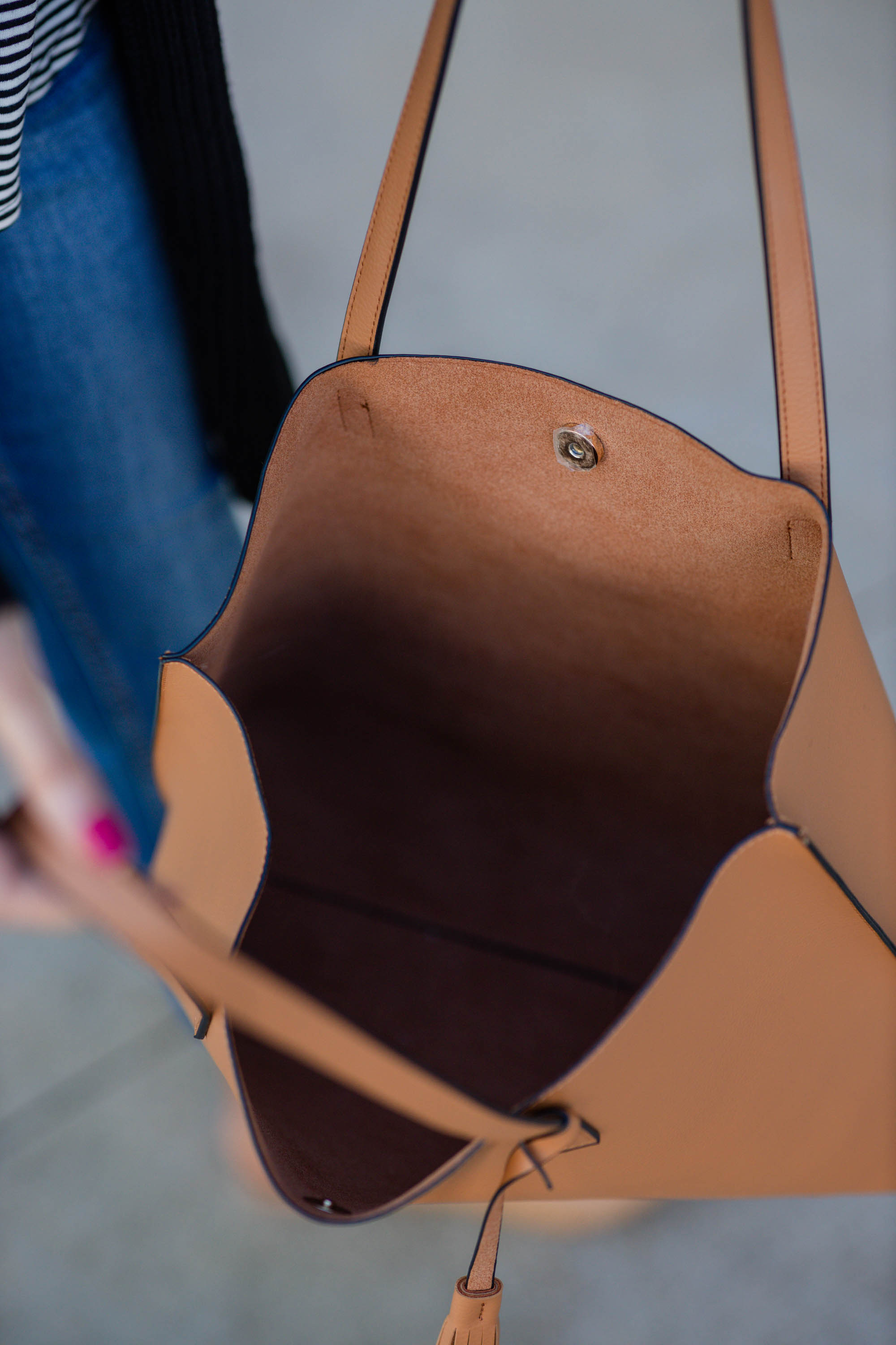 Irresistible Tan Brown Purse: Come Back for More!