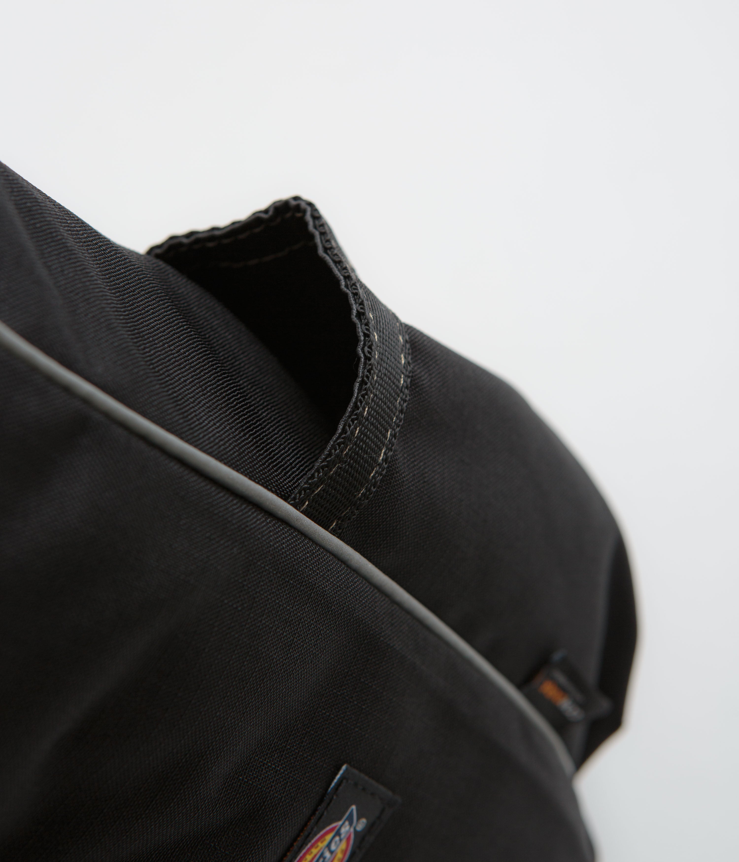 Dickies Ashville Sling Bag - Sleek Black
