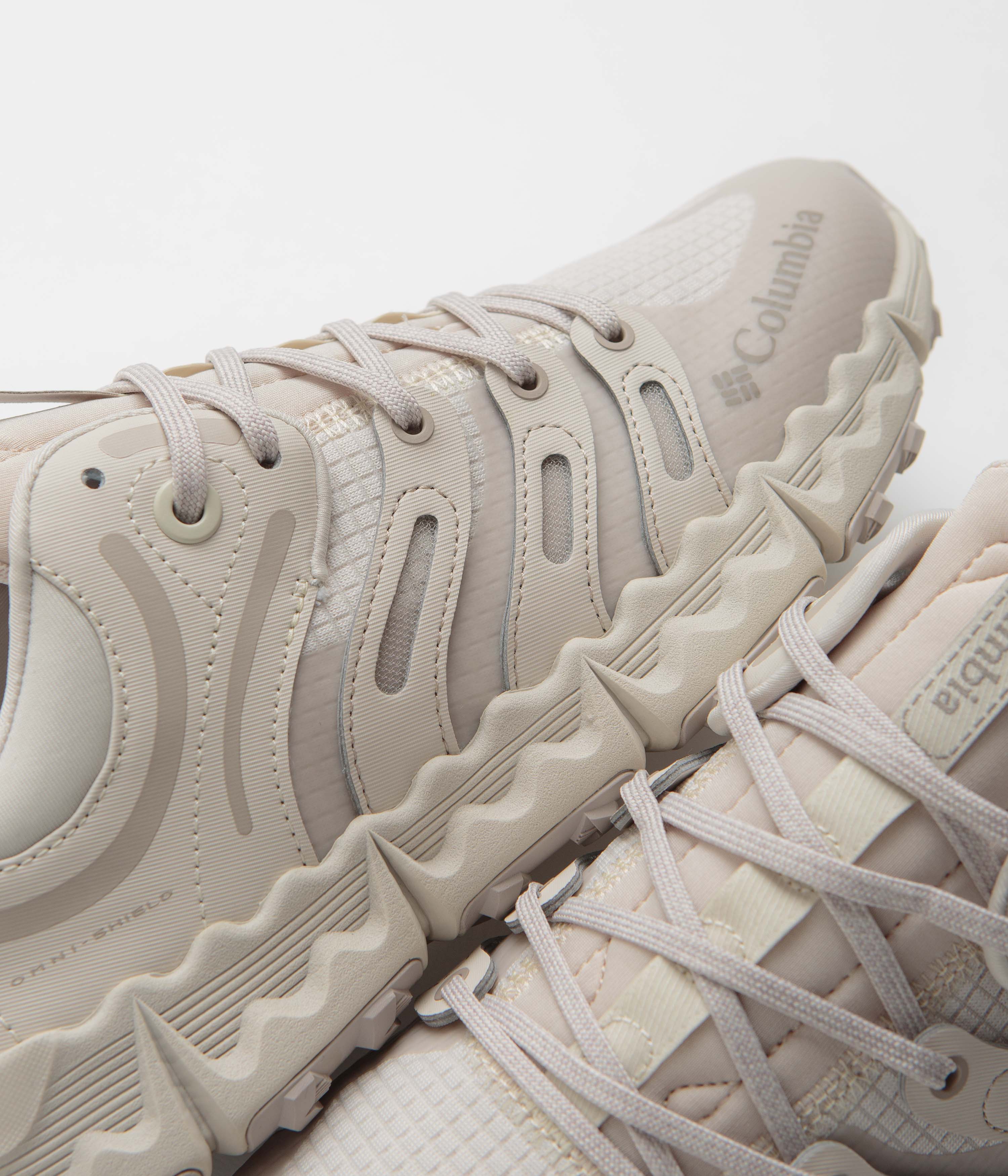 Columbia Voyager FLX PCT Shoes - Cloud Grey / Soft Taupe: Your All - Terrain Adventure Companion