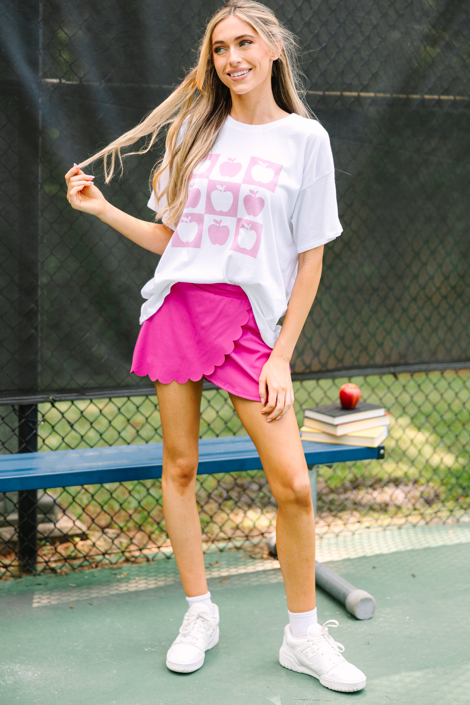 Back to School White Apple Graphic Tee - A Must - Have for Teachers!