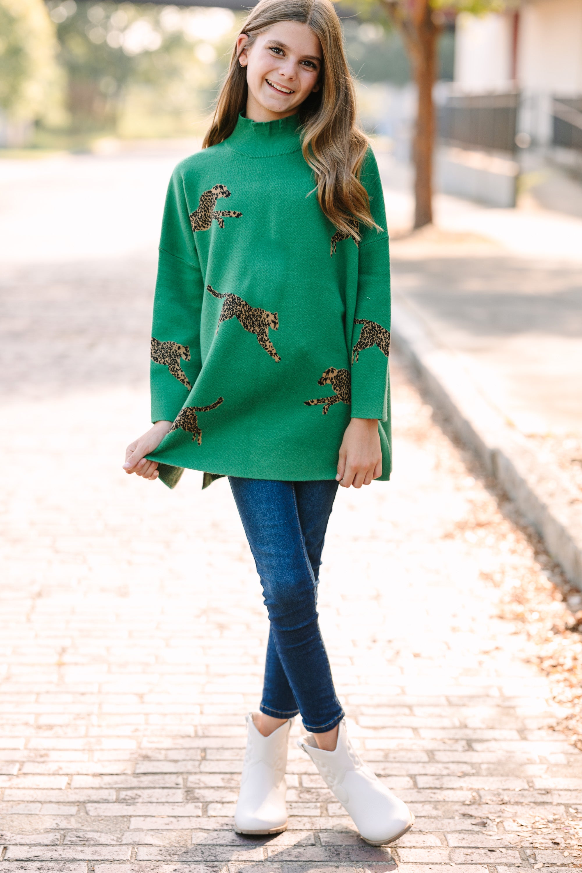 Girls' Kelly Green Cheetah 3/4 Sleeve Sweater: A Must-Have for Quick Decisions!