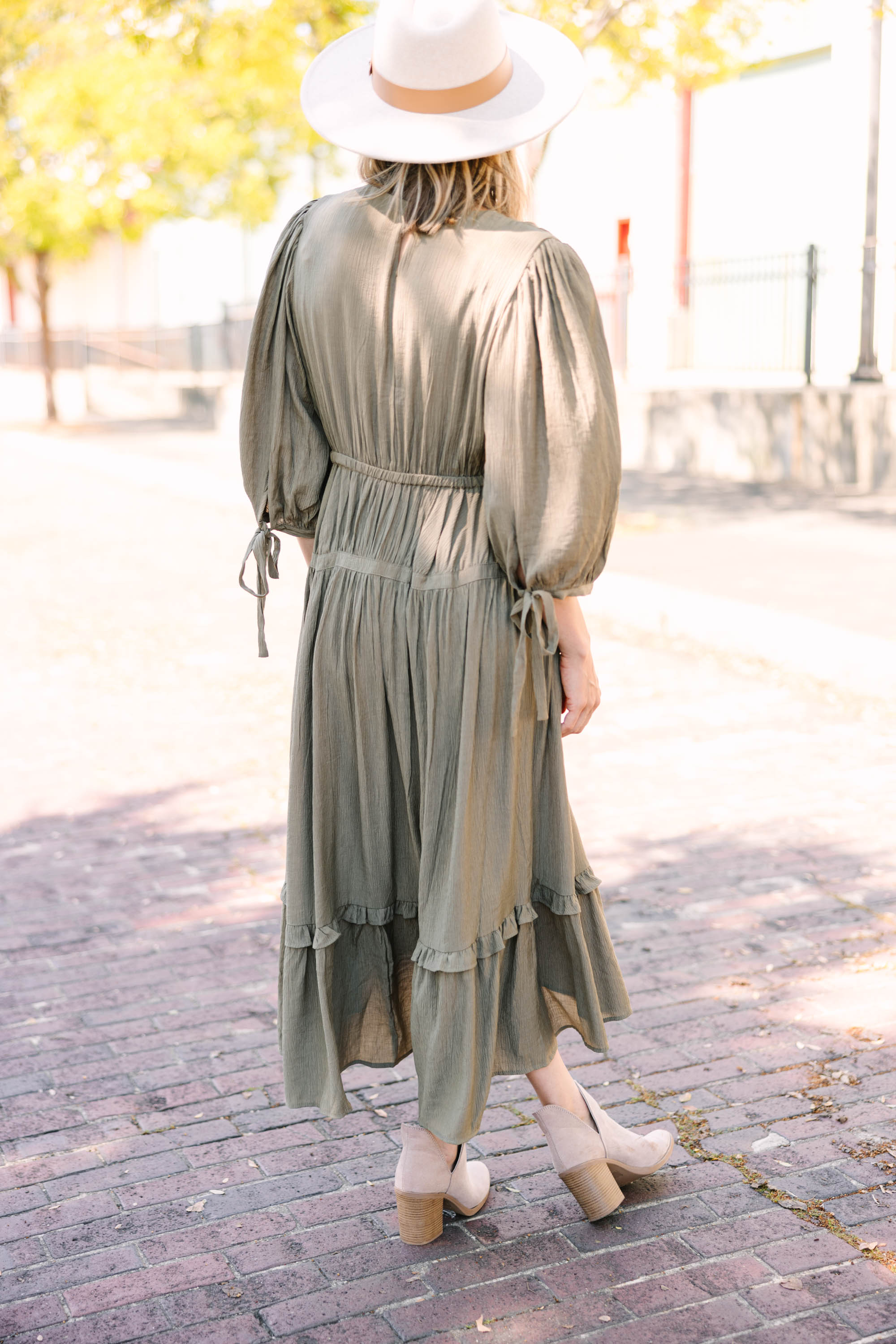 Gorgeous Vintage Olive Green Midi Dress - Be Your Fashion Icon!