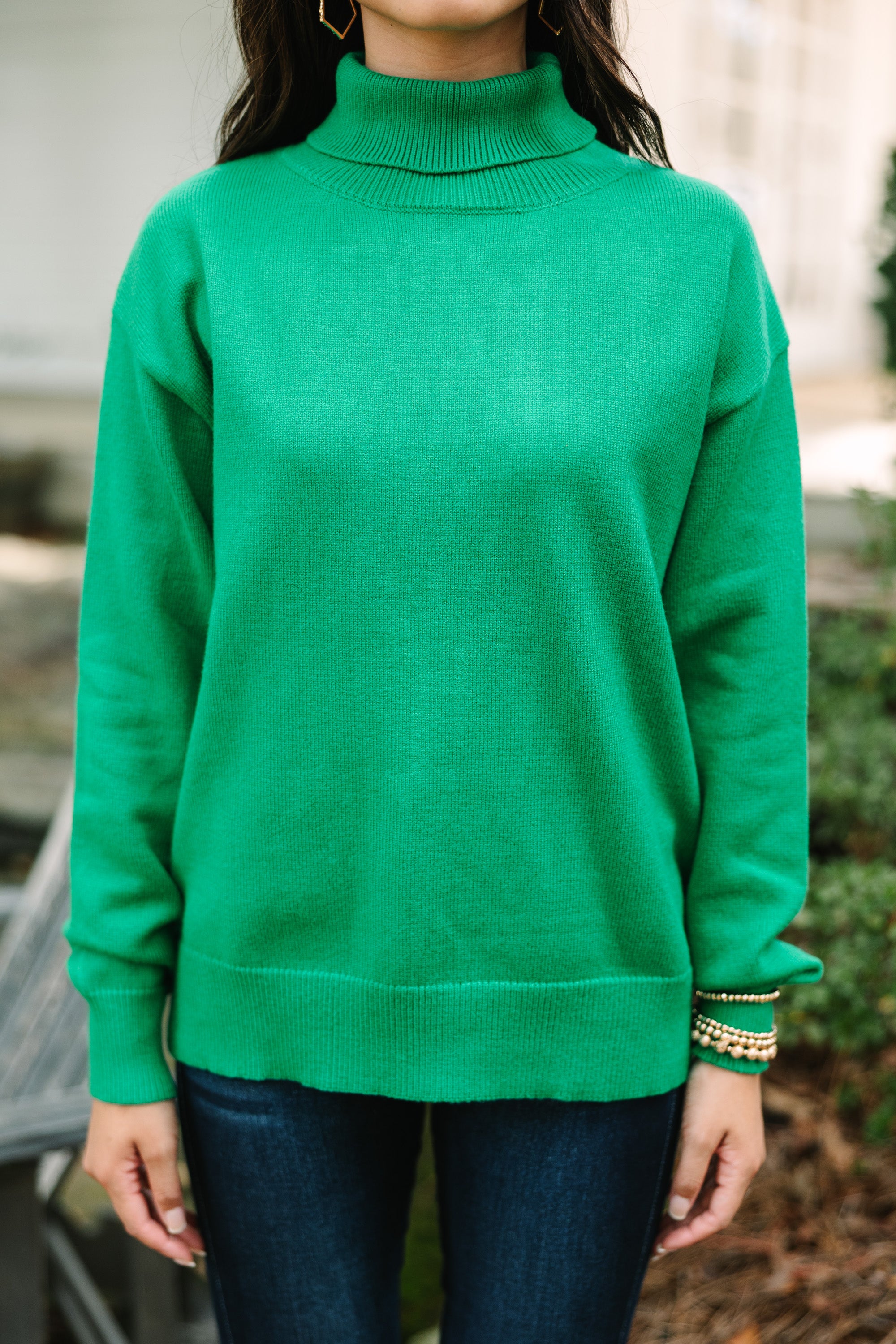Kelly Green Turtleneck Sweater for Your Best Look