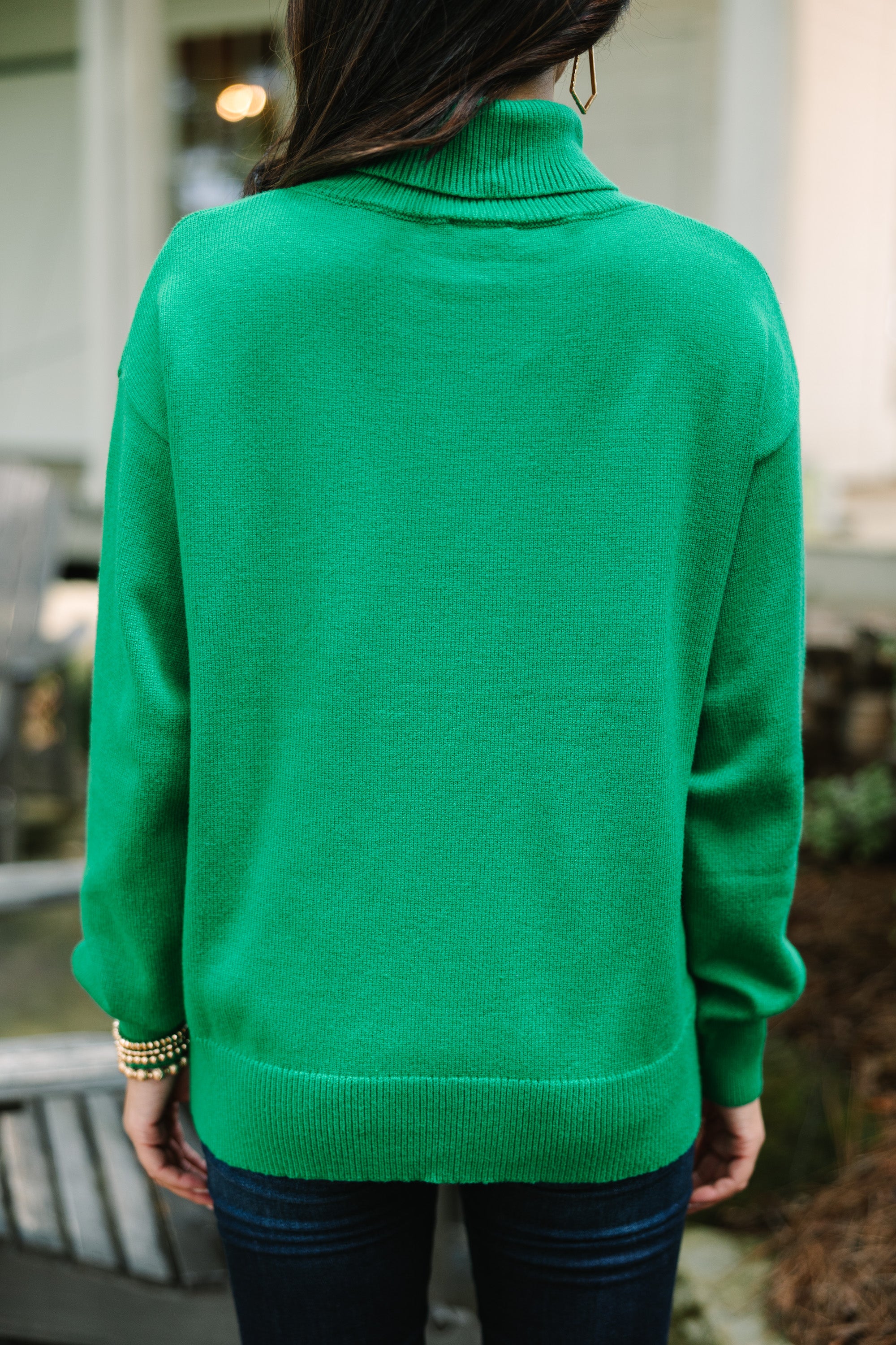 Kelly Green Turtleneck Sweater for Your Best Look