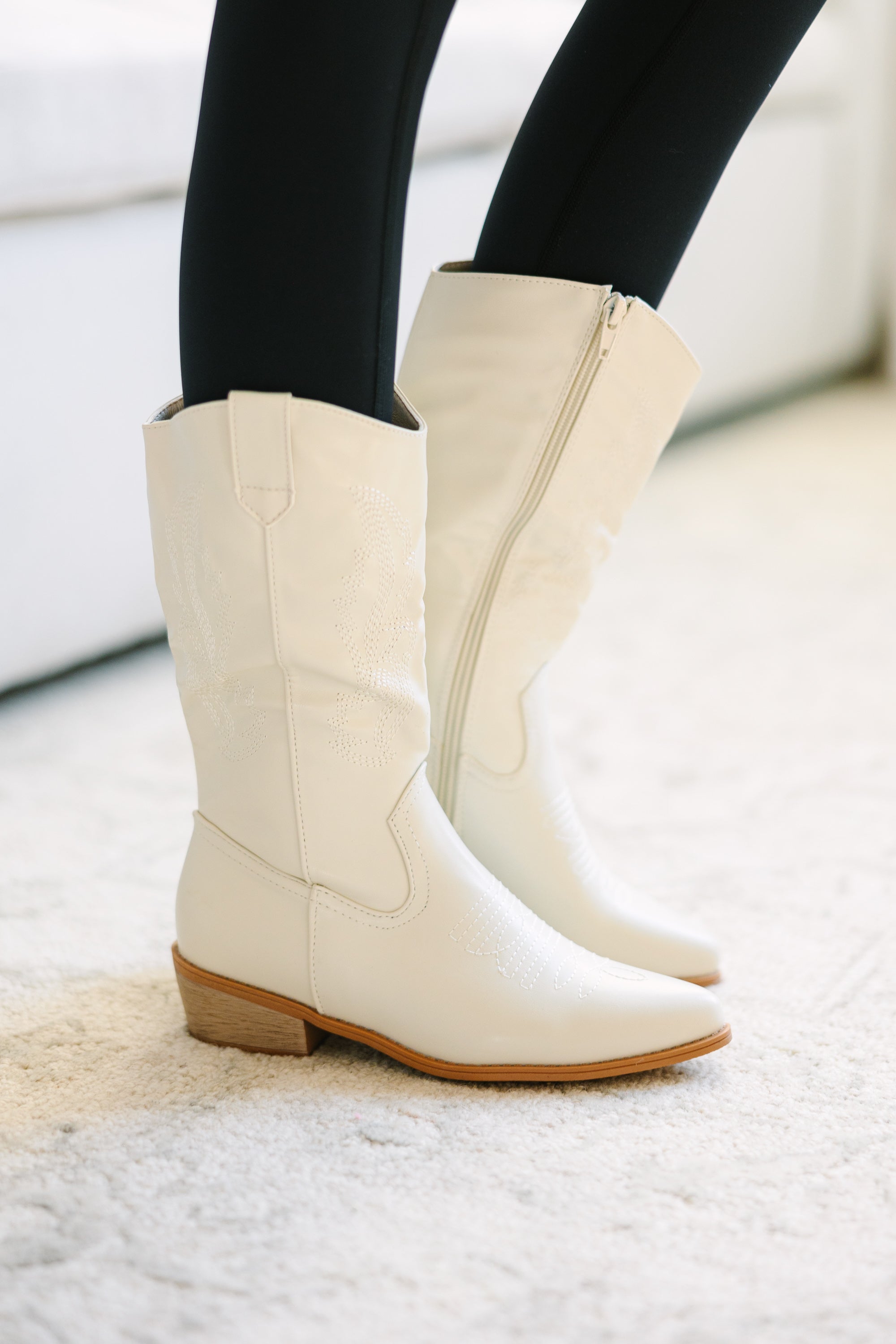 Gorgeous Cream - White Boots for Girls: On Your Way!