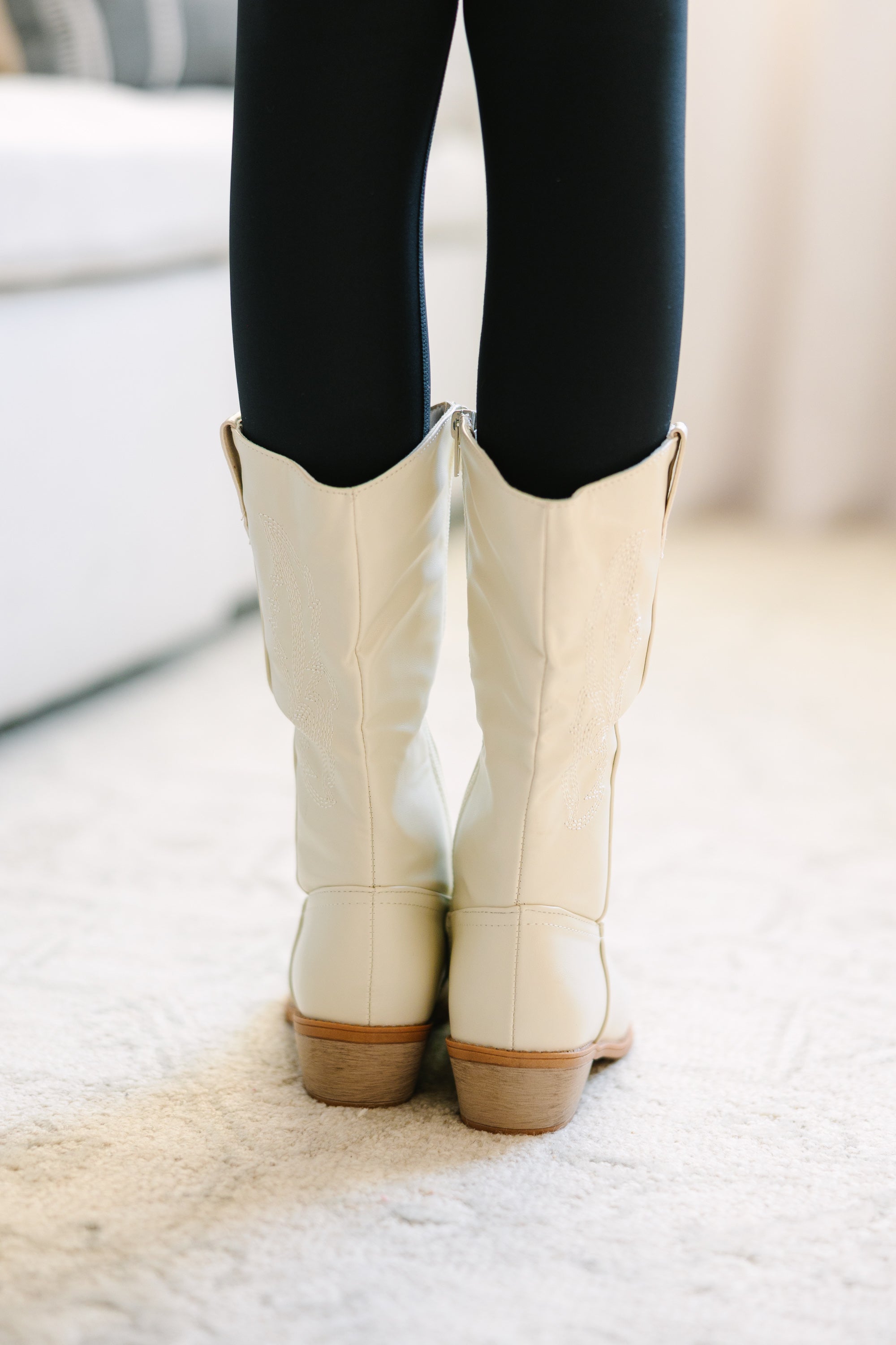 Gorgeous Cream - White Boots for Girls: On Your Way!