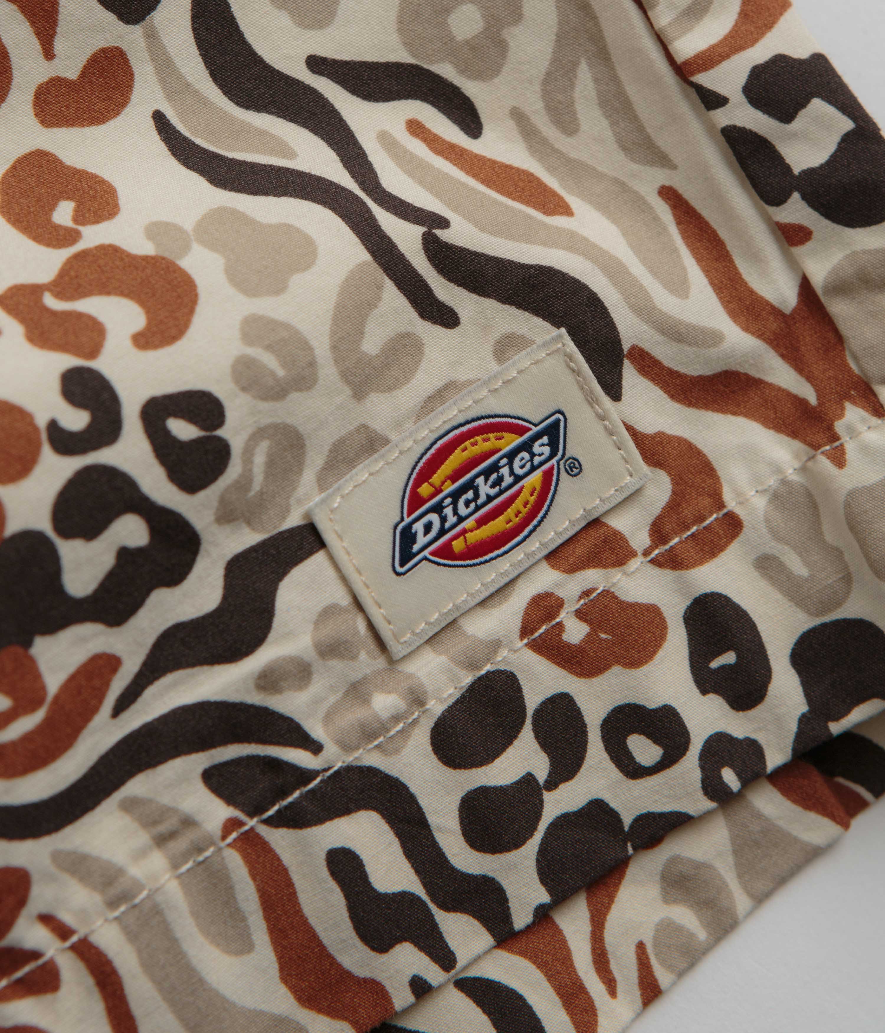 Dickies Saltville White Camo Shorts - Stylish and Practical