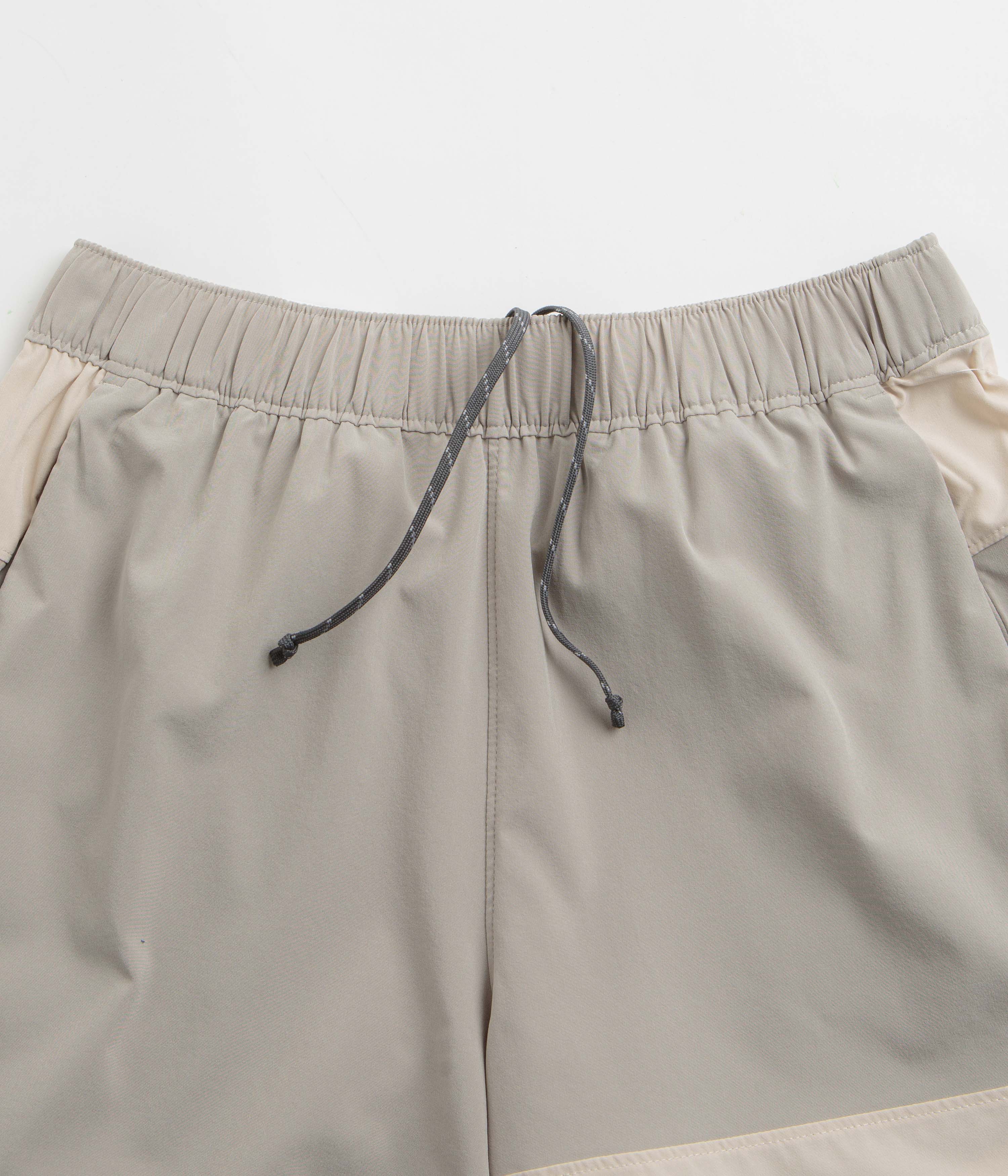 Columbia's Stunning Hike Color Block Shorts - Flint Grey / Dark Stone