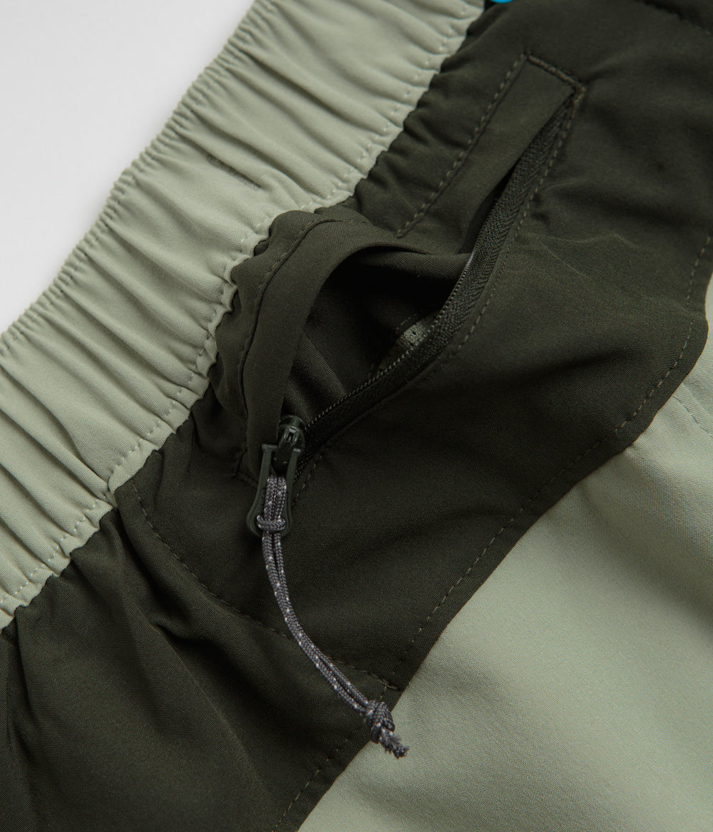 Columbia Adventure-Ready Color Block Hiking Shorts - Safari / Greenscape