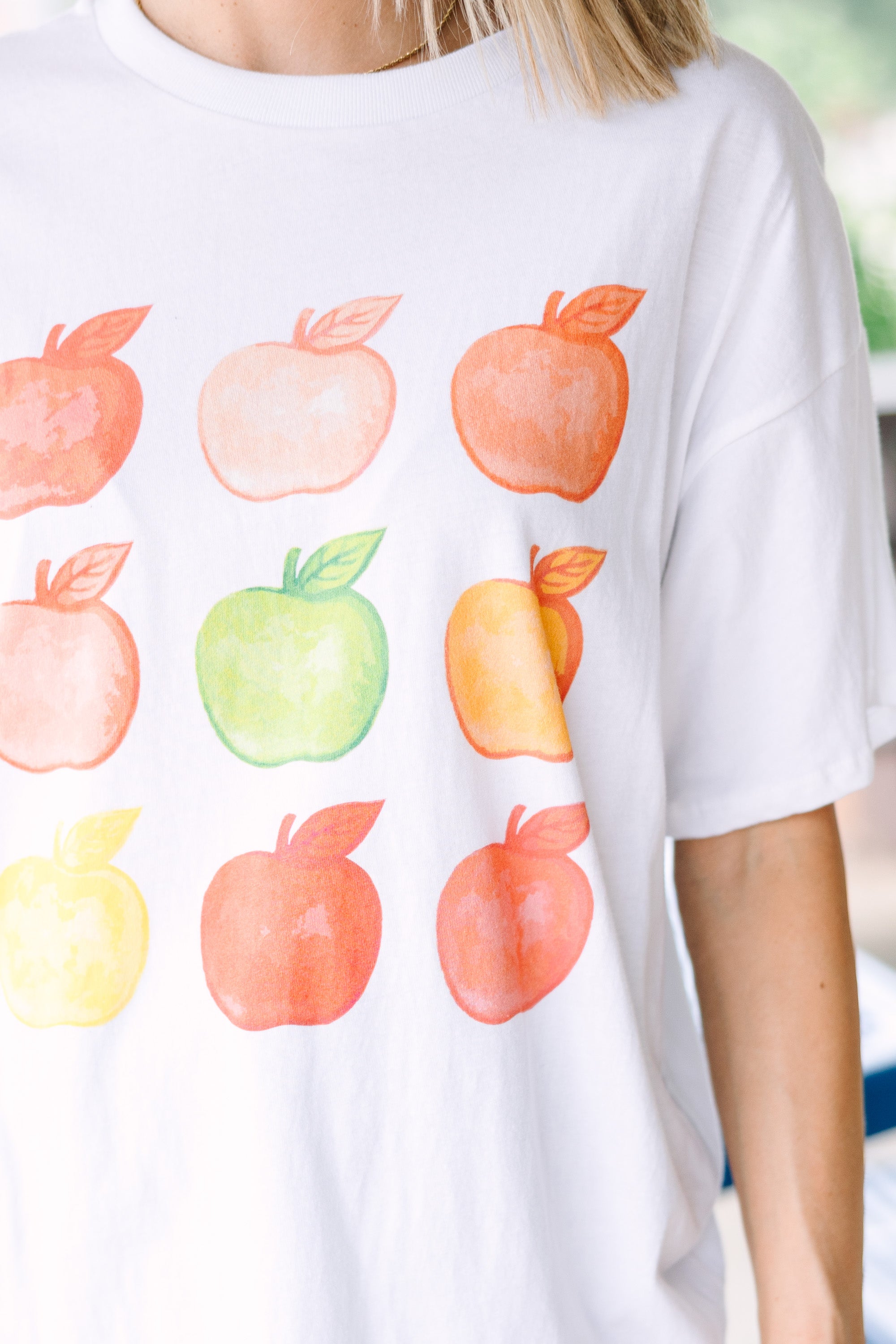Adorable Apple White Graphic Tee - Must - Have for School
