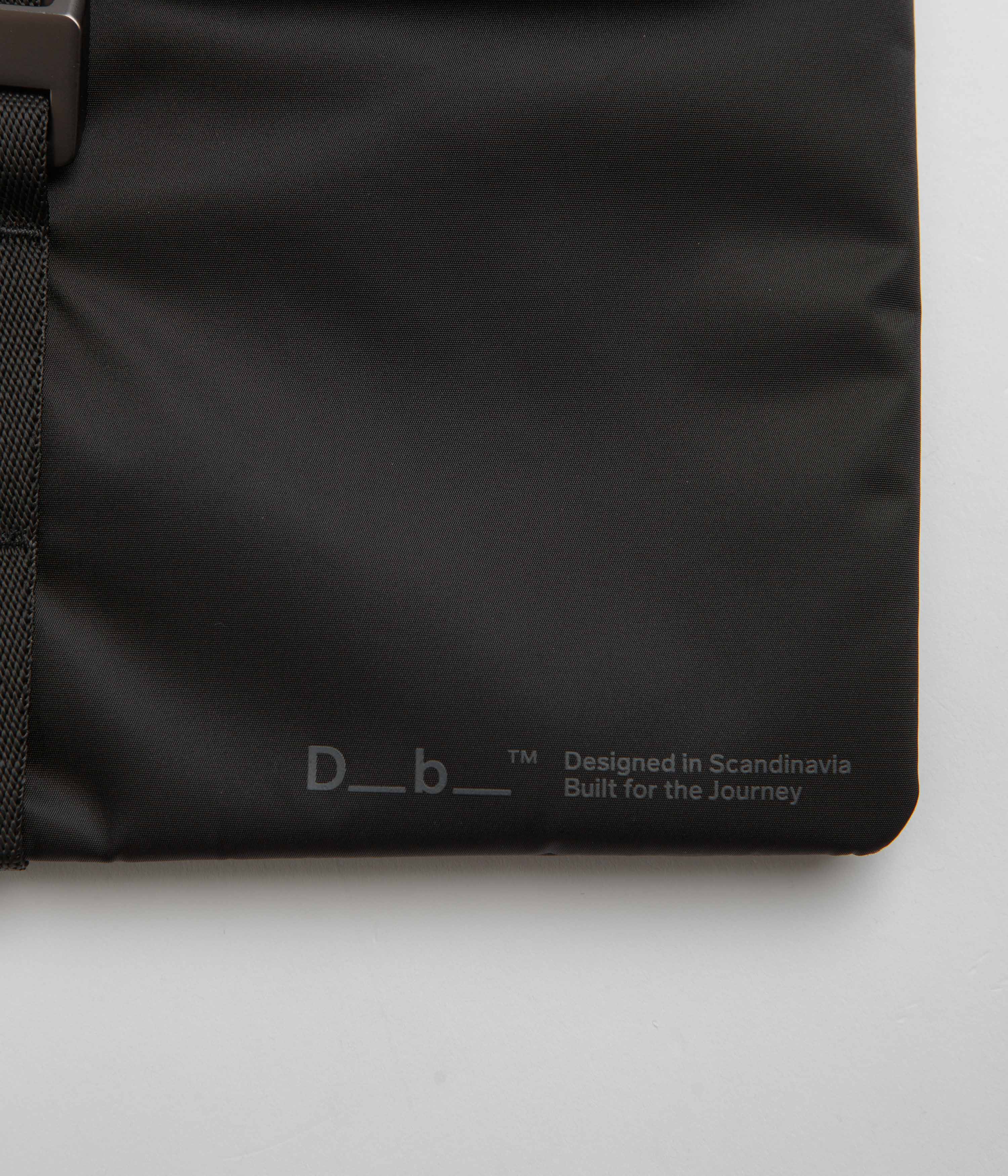 D_b_ 13-inch Essential Laptop Sleeve - Stylish Black Out