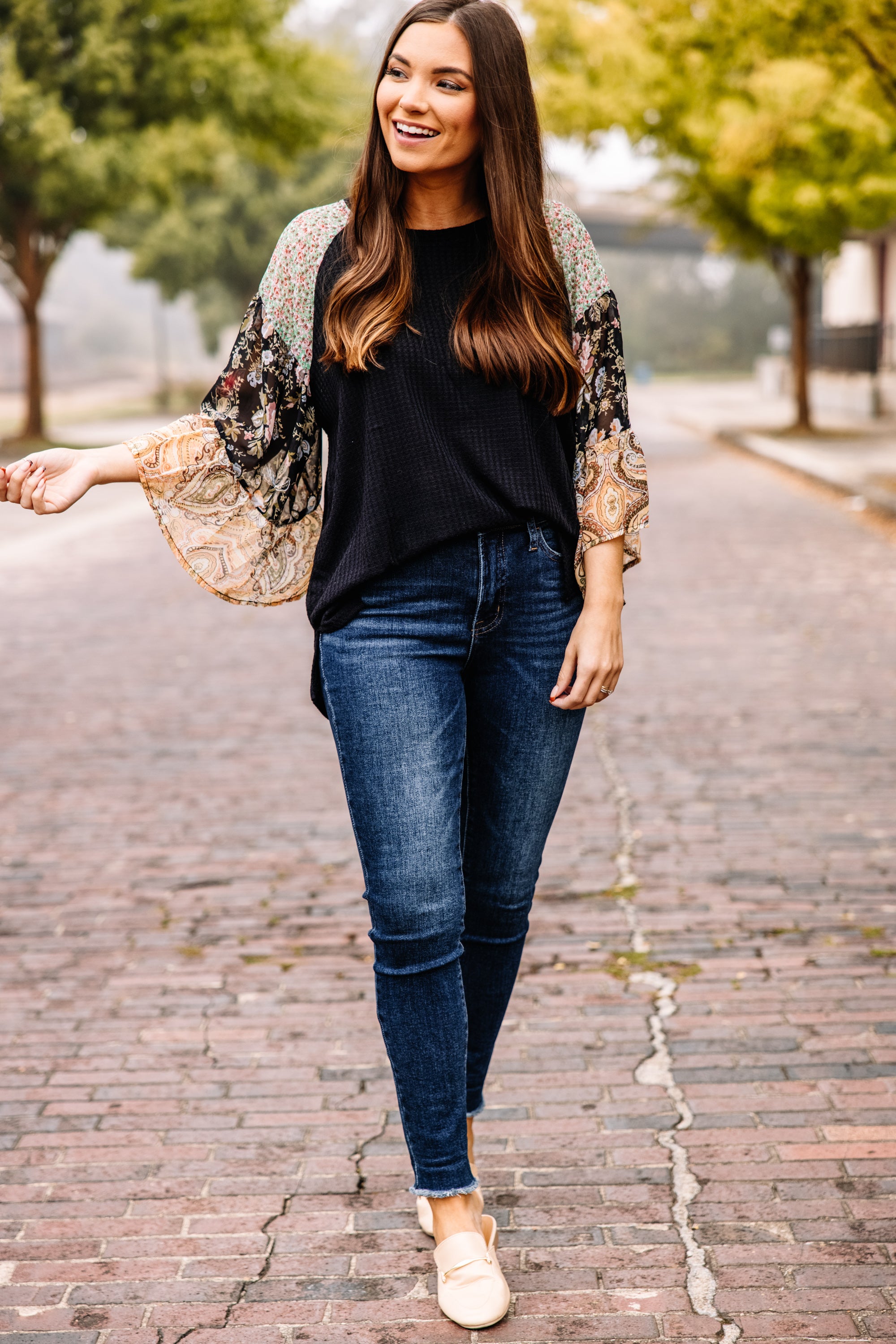 Stunning Black Paisley Top - A Must-Have!