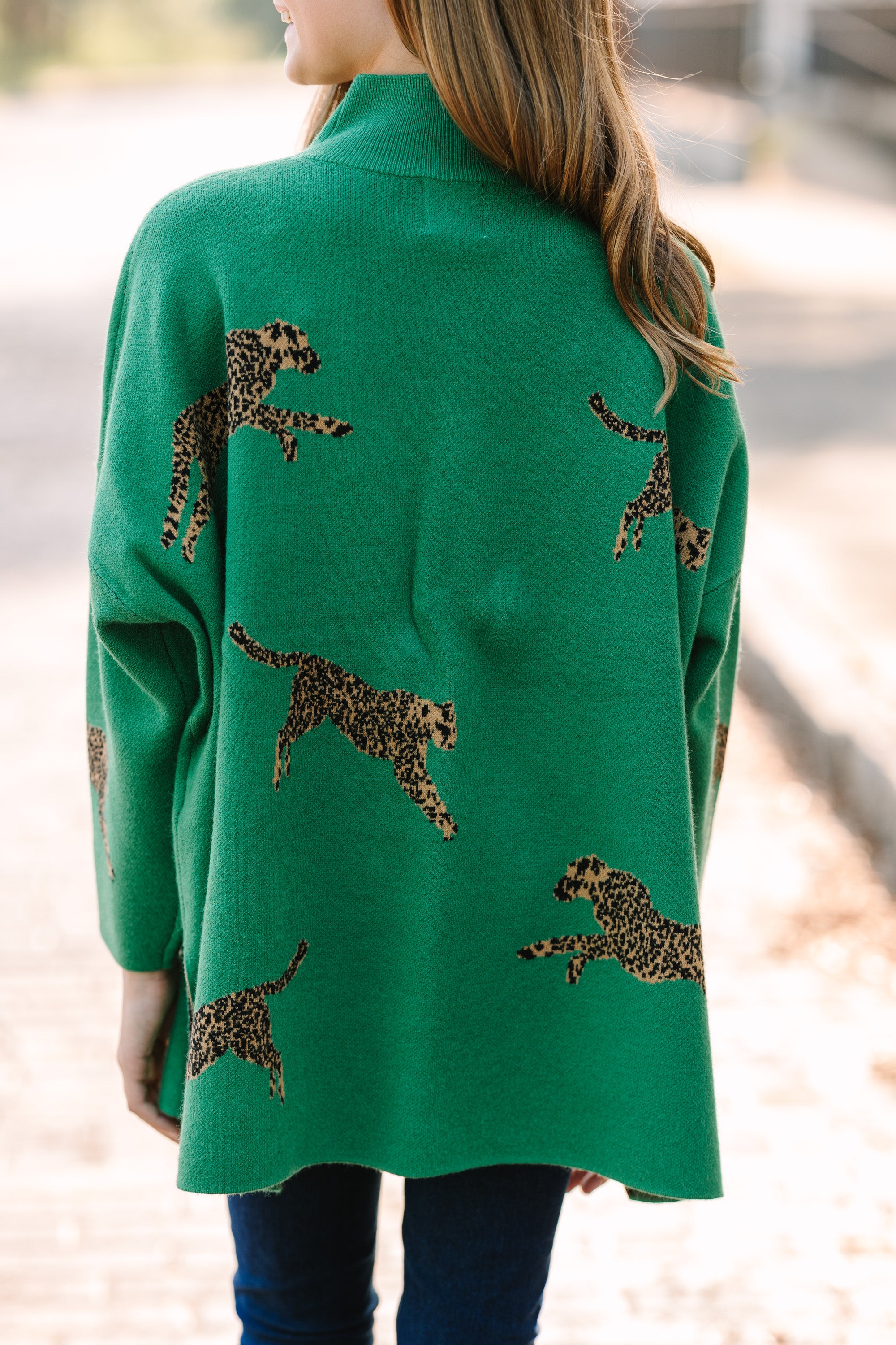 Girls' Kelly Green Cheetah 3/4 Sleeve Sweater: A Must-Have for Quick Decisions!
