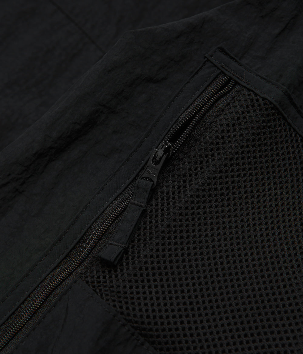 Columbia Challenger Black Windbreaker Anorak - Stylish & Protective