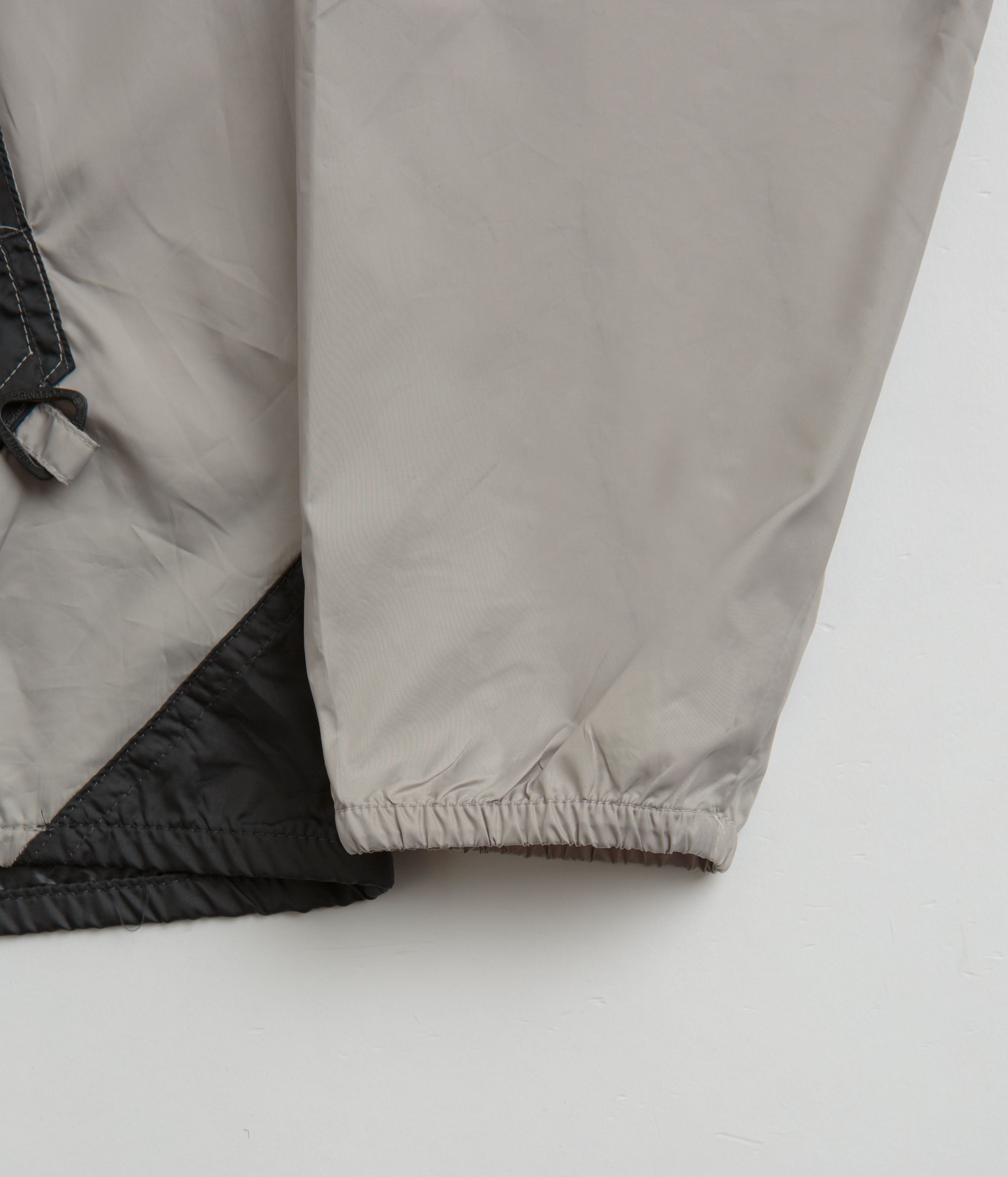 Columbia Challenger Windbreaker Jacket - Flint Grey / Shark: Your Ideal Outdoor Companion