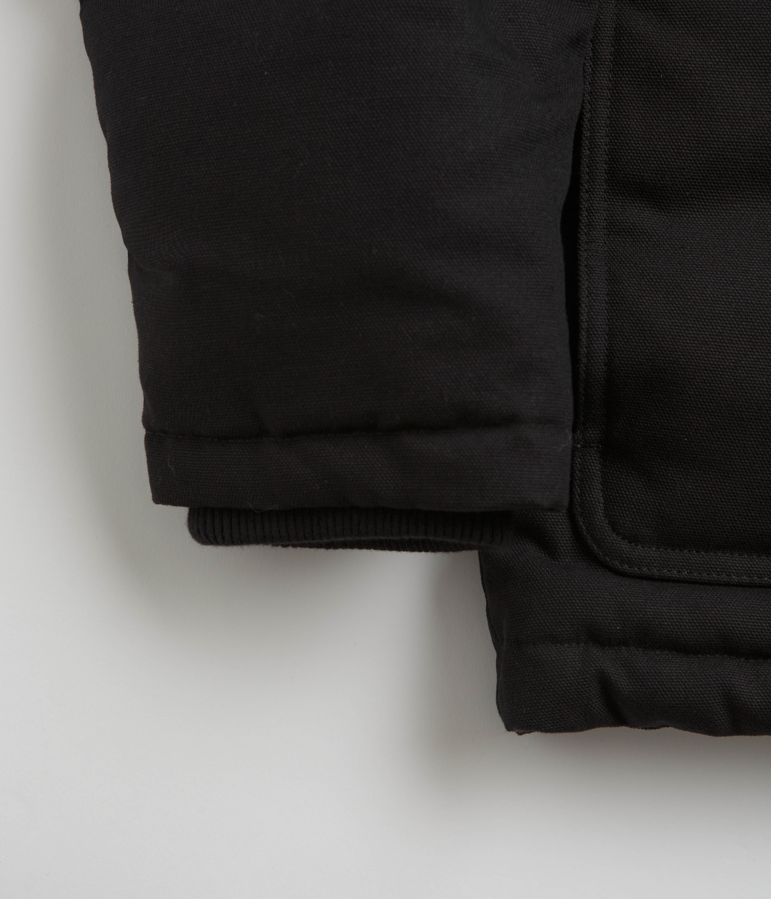 Carhartt Rayley Black Jacket - Timeless Style for Adventurous Souls