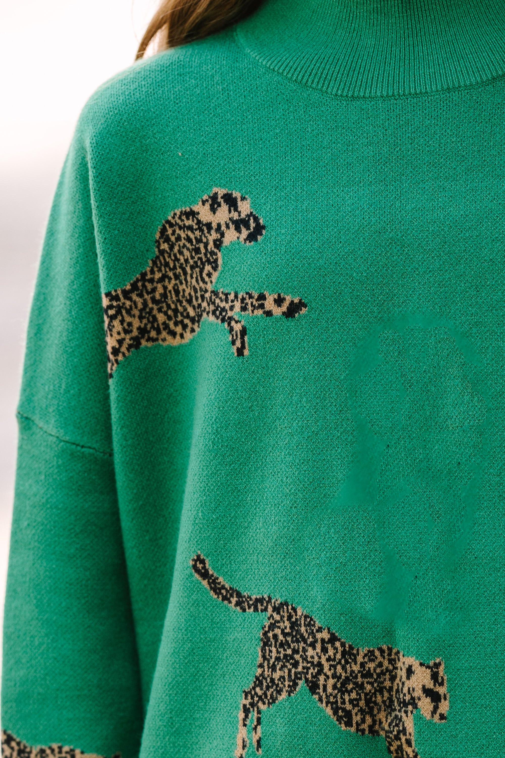 Girls' Kelly Green Cheetah 3/4 Sleeve Sweater: A Must-Have for Quick Decisions!