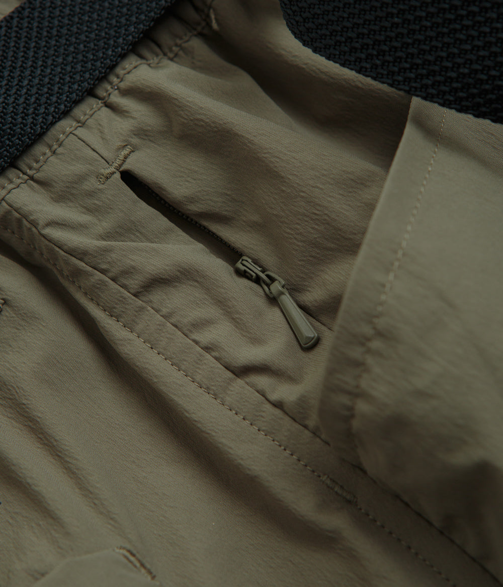 Columbia Sharpe Canyon Stone Green Shorts - Stay Cool and Protected!
