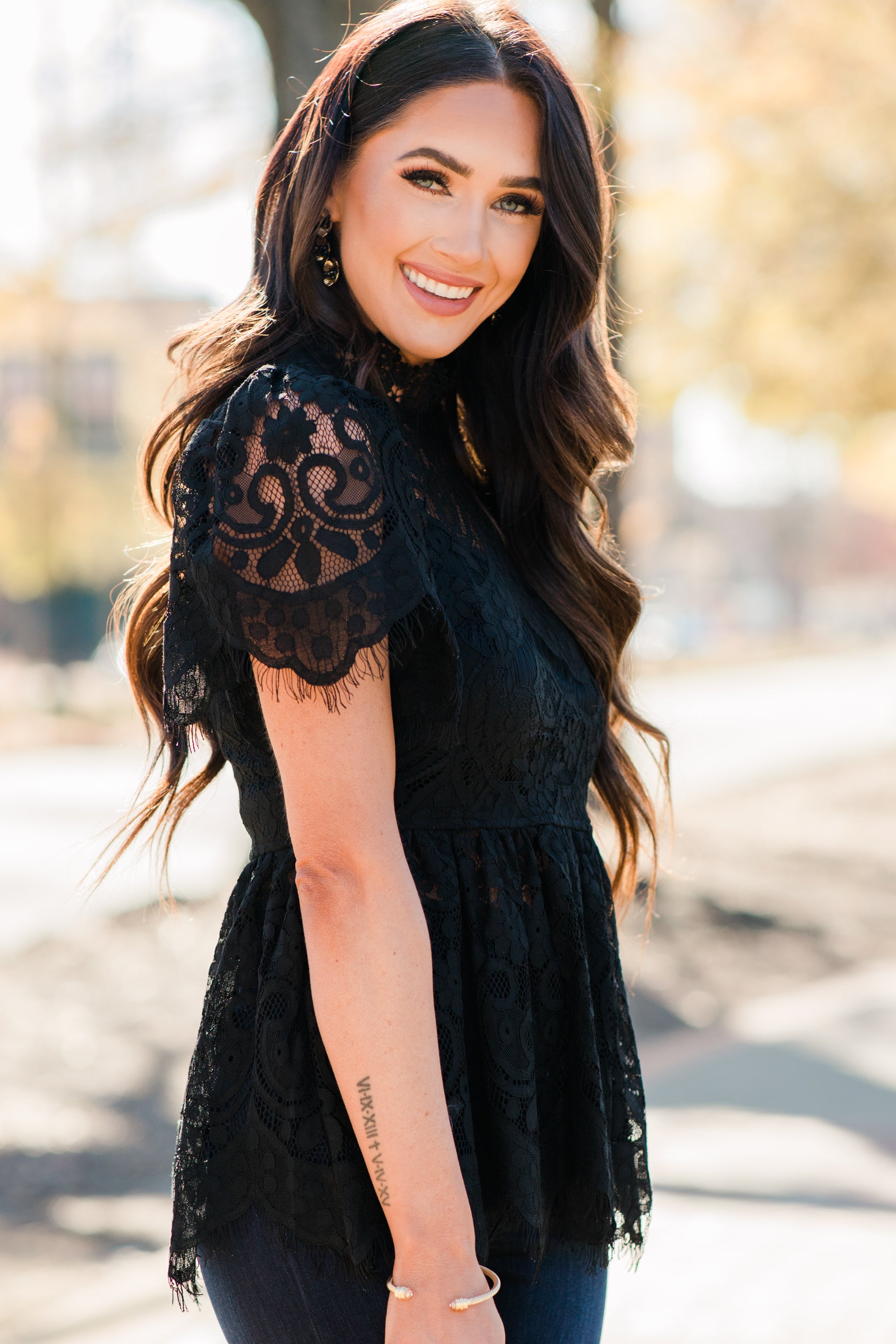 Enchanting Black Lace Top: Feel the Romance!