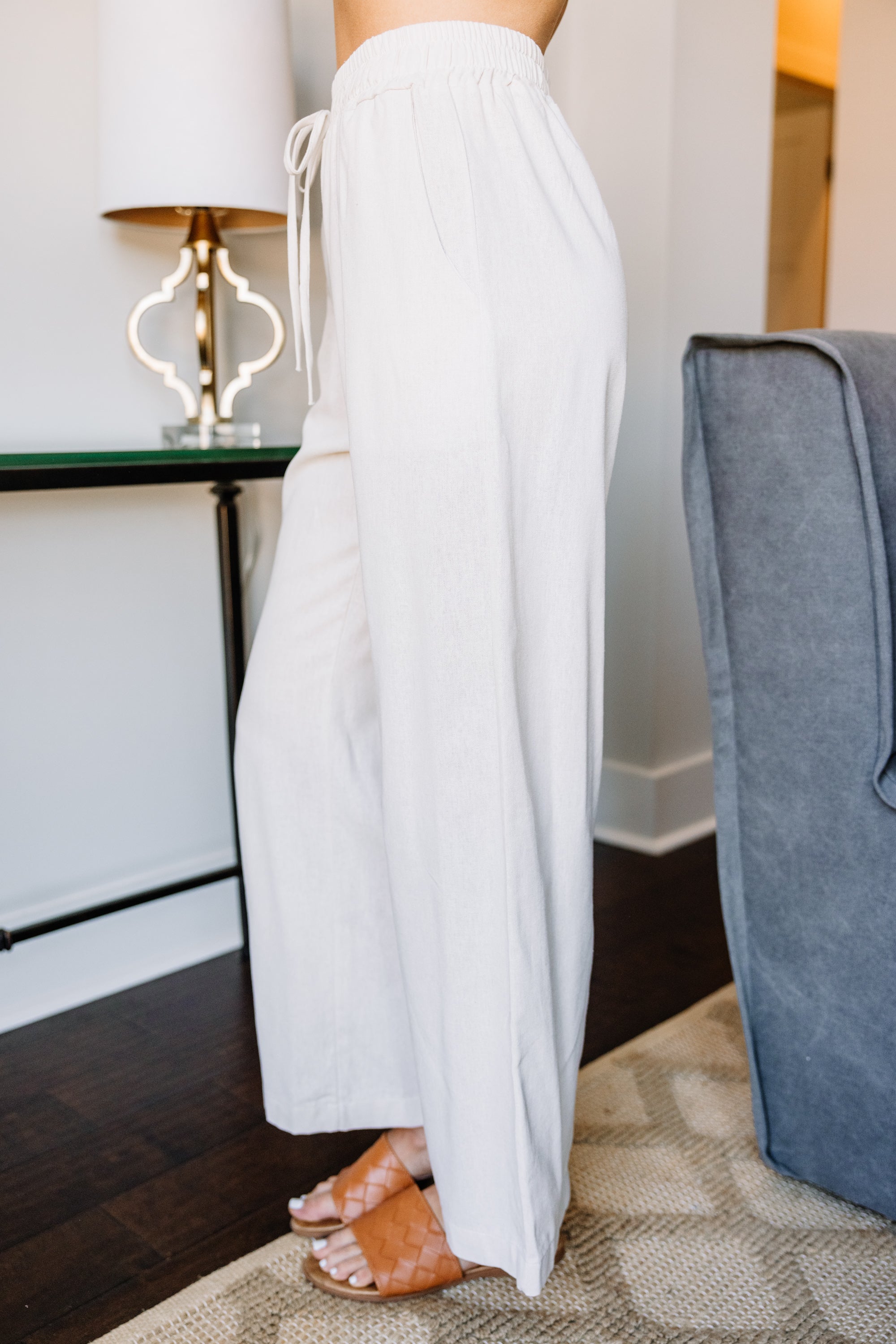 Timeless Natural White Linen Cropped Pants - Ideal for Beach Vacations