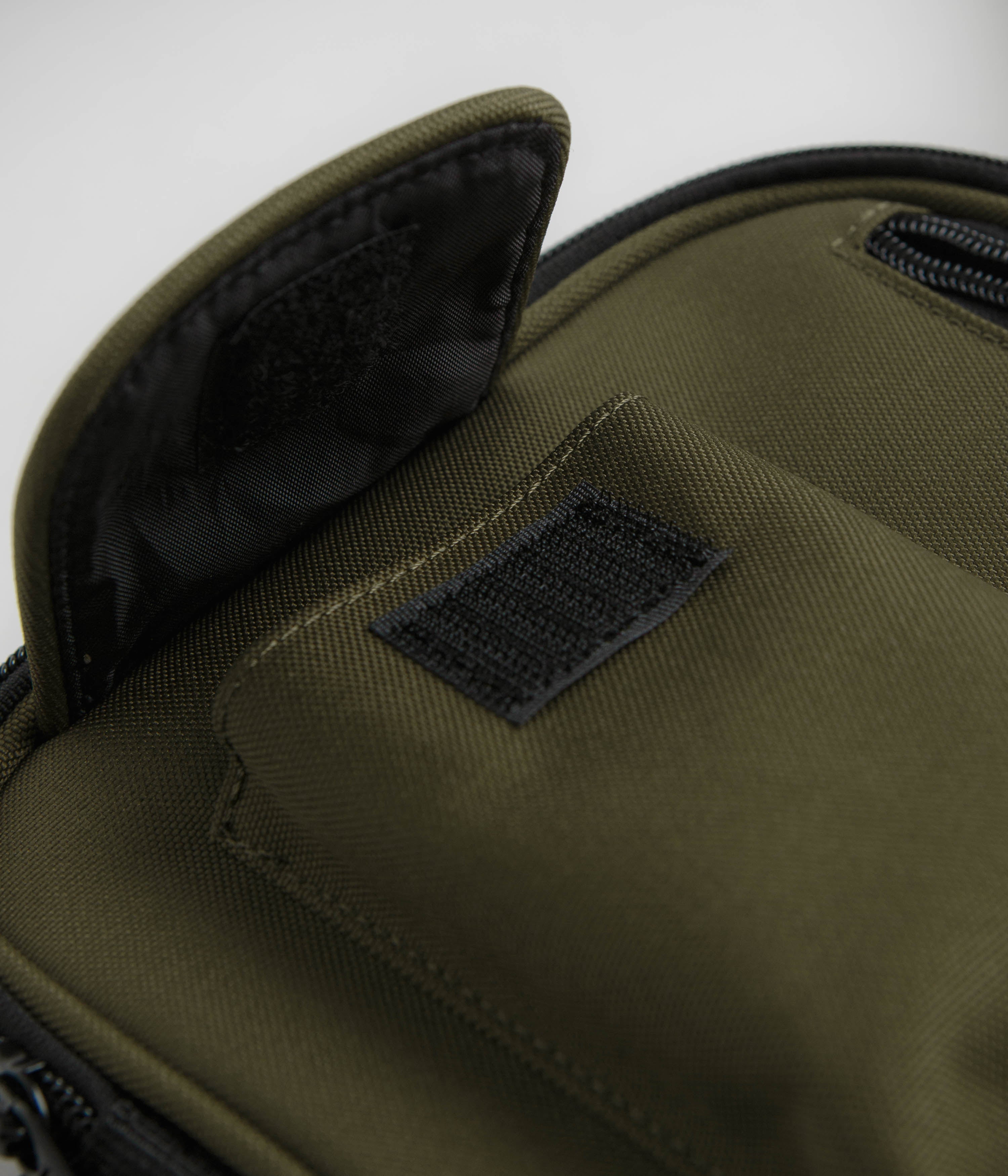Carhartt Highland Small Essentials Bag - A Must-Have!