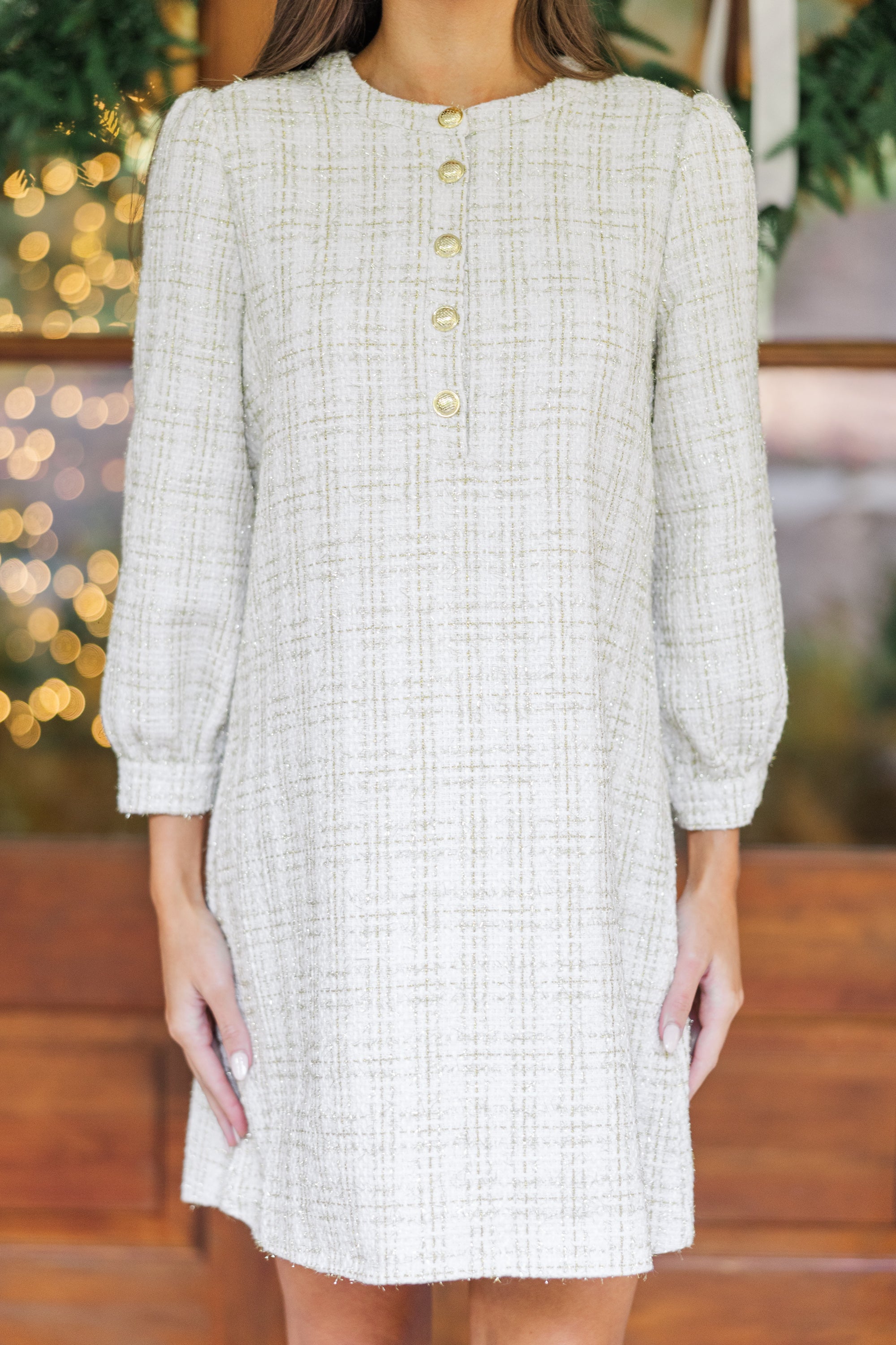 Regal Elegance: White Tweed Queen's Dress