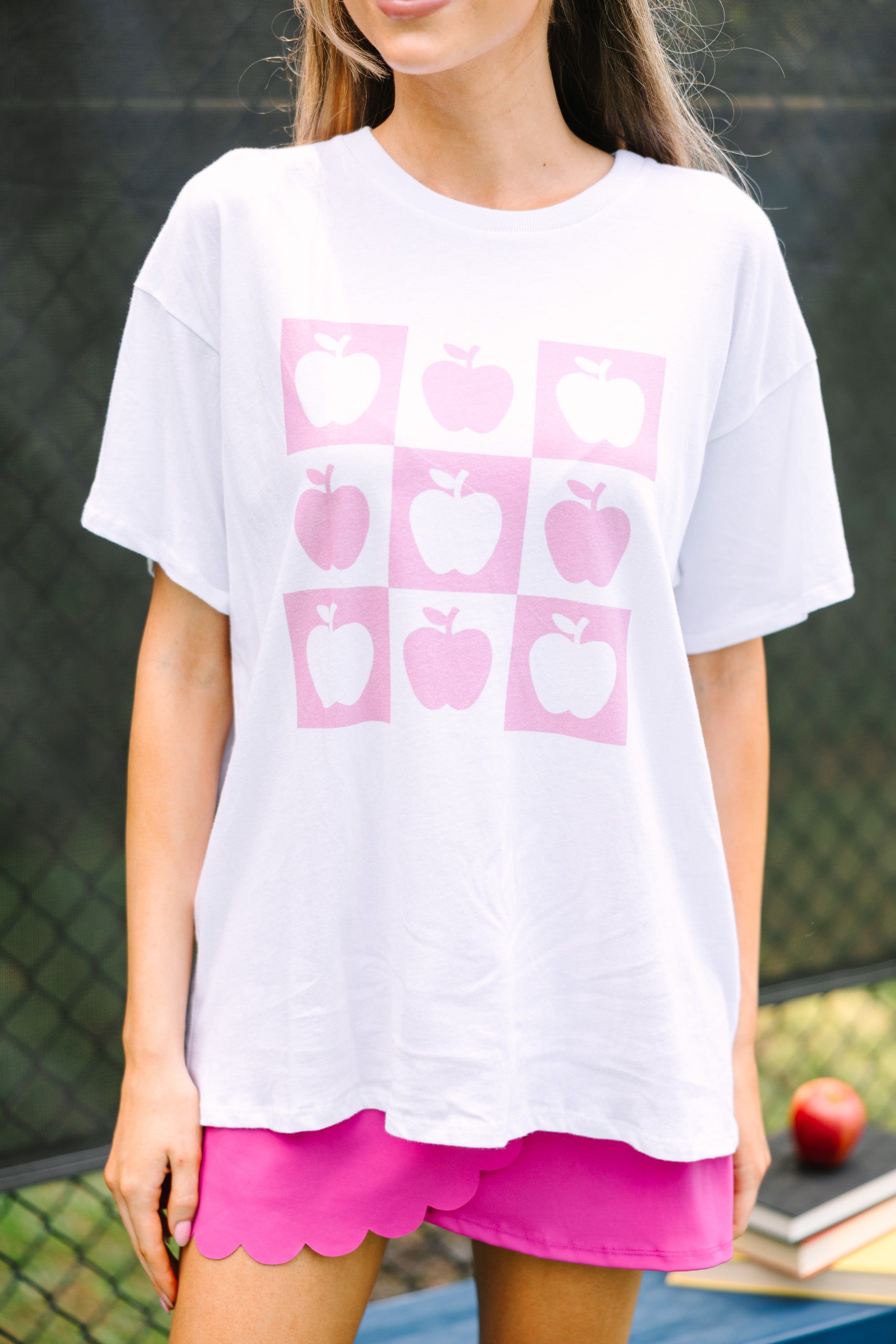 Back to School White Apple Graphic Tee - A Must - Have for Teachers!
