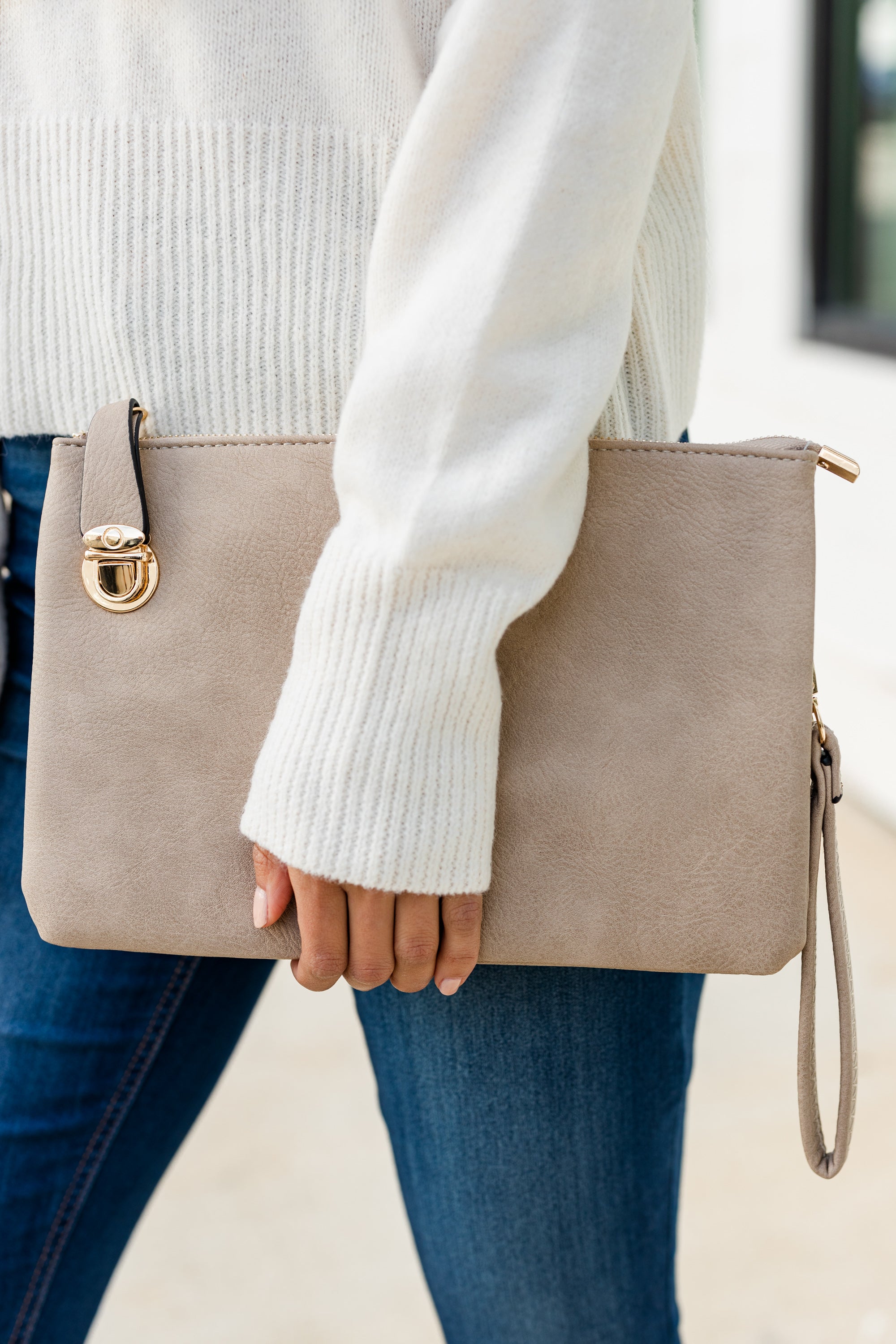 Stunning All In Favor Sand Brown Purse - A Must-Have!