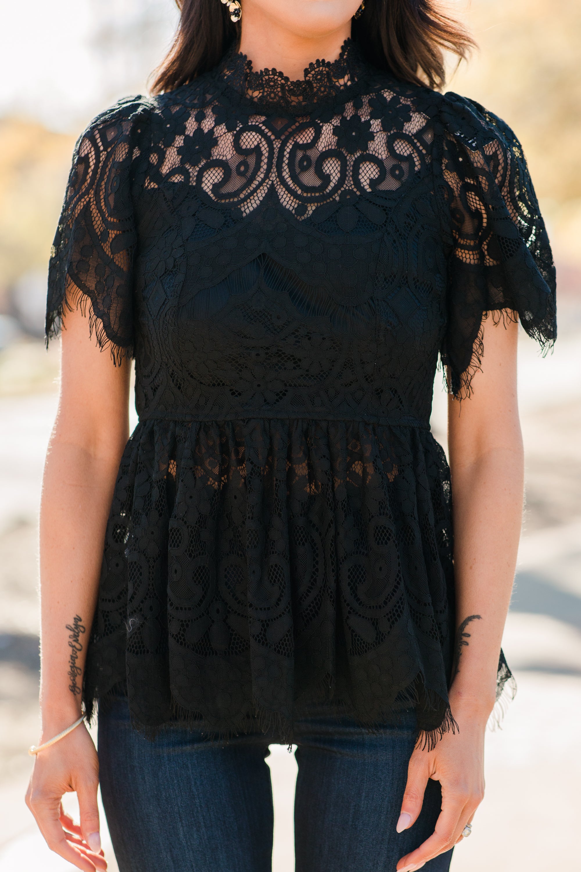 Enchanting Black Lace Top: Feel the Romance!