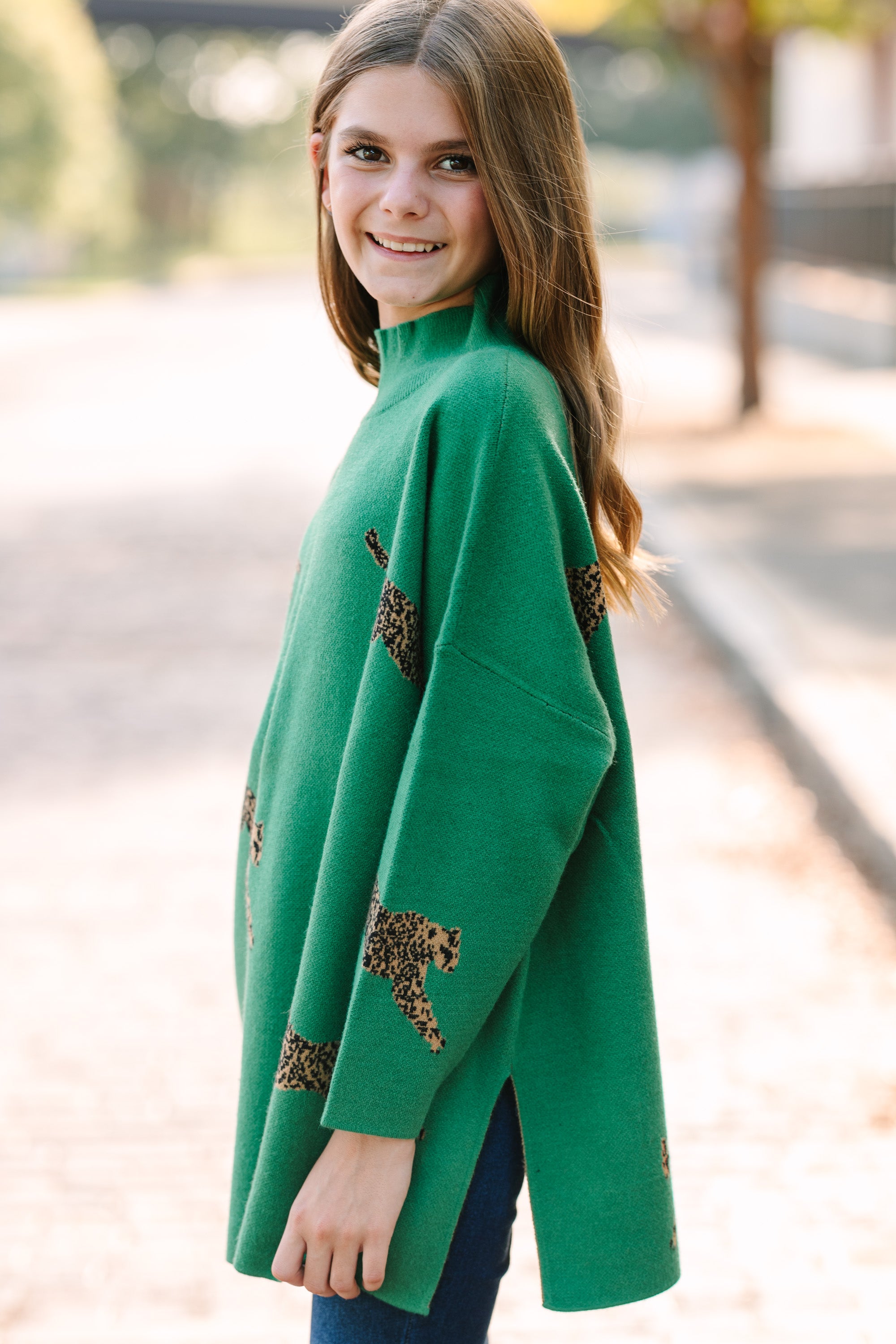 Girls' Kelly Green Cheetah 3/4 Sleeve Sweater: A Must-Have for Quick Decisions!