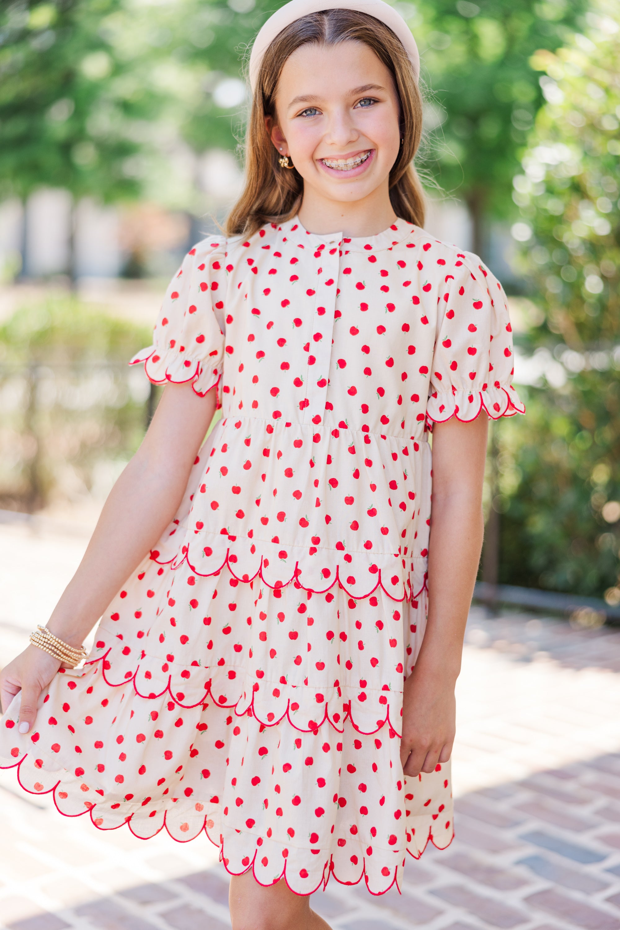 Girls' Enchanting Cream Apple Print Dress: Perfect for School