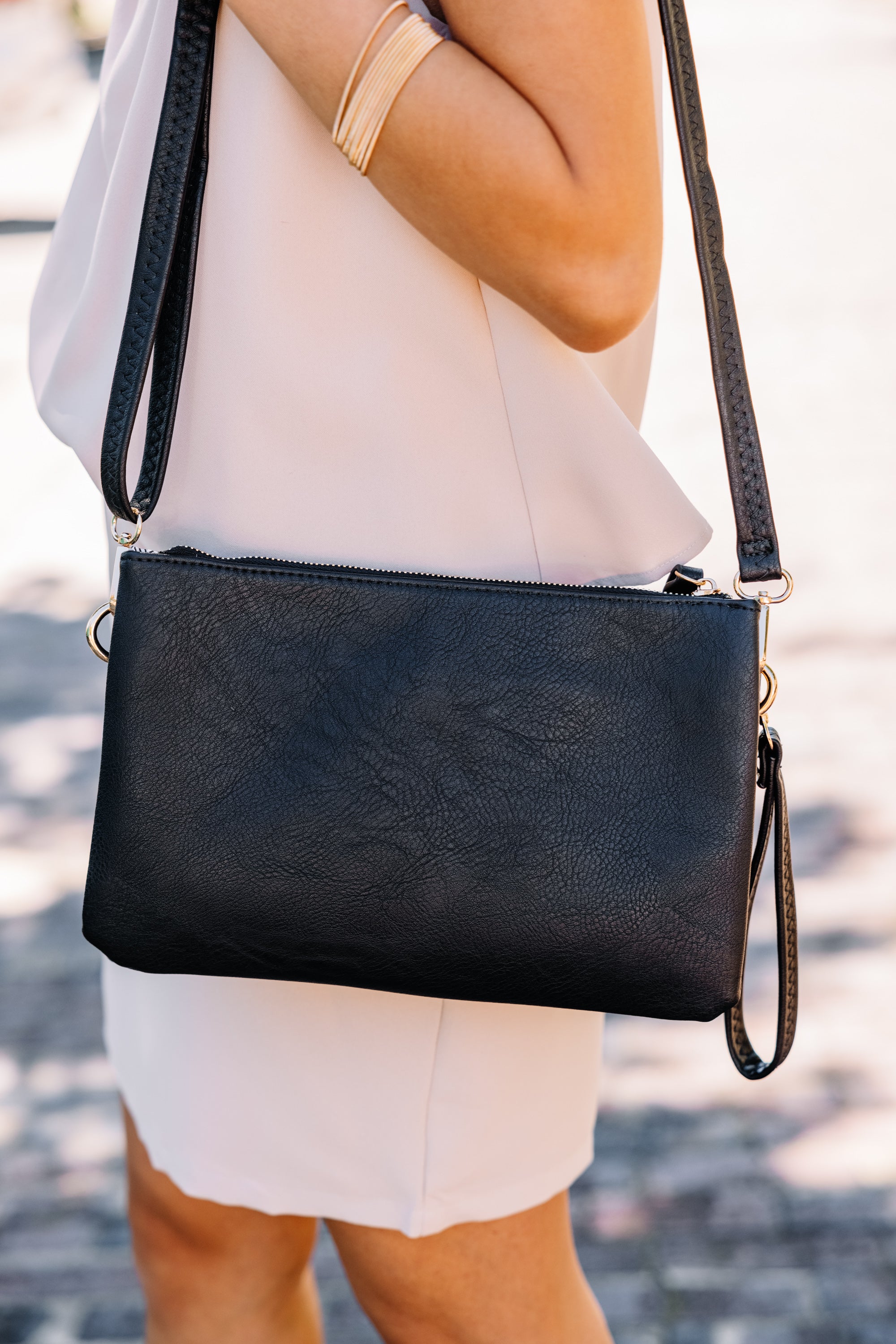 Stylish All-In-Favor Black Purse - A Must-Have Accessory