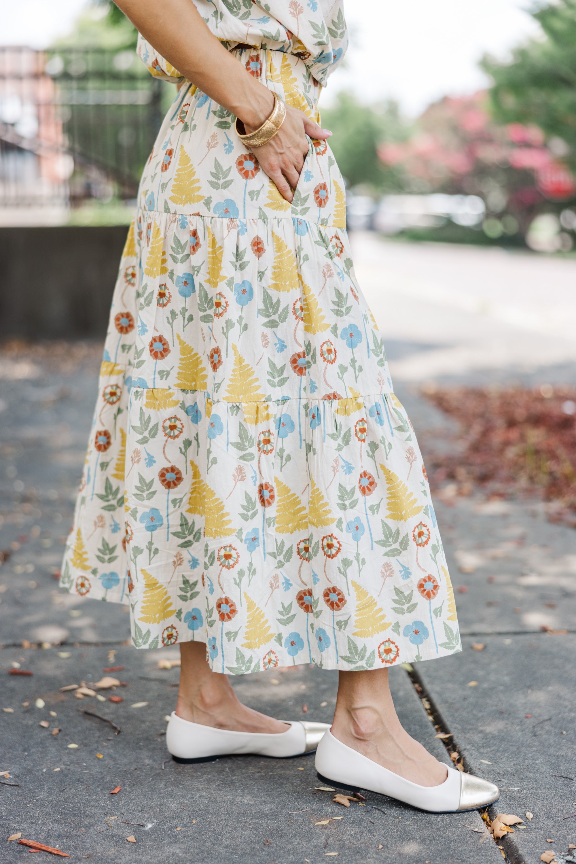 Gorgeous All I Need Natural Floral Midi Skirt - A Must - Have for Fall!