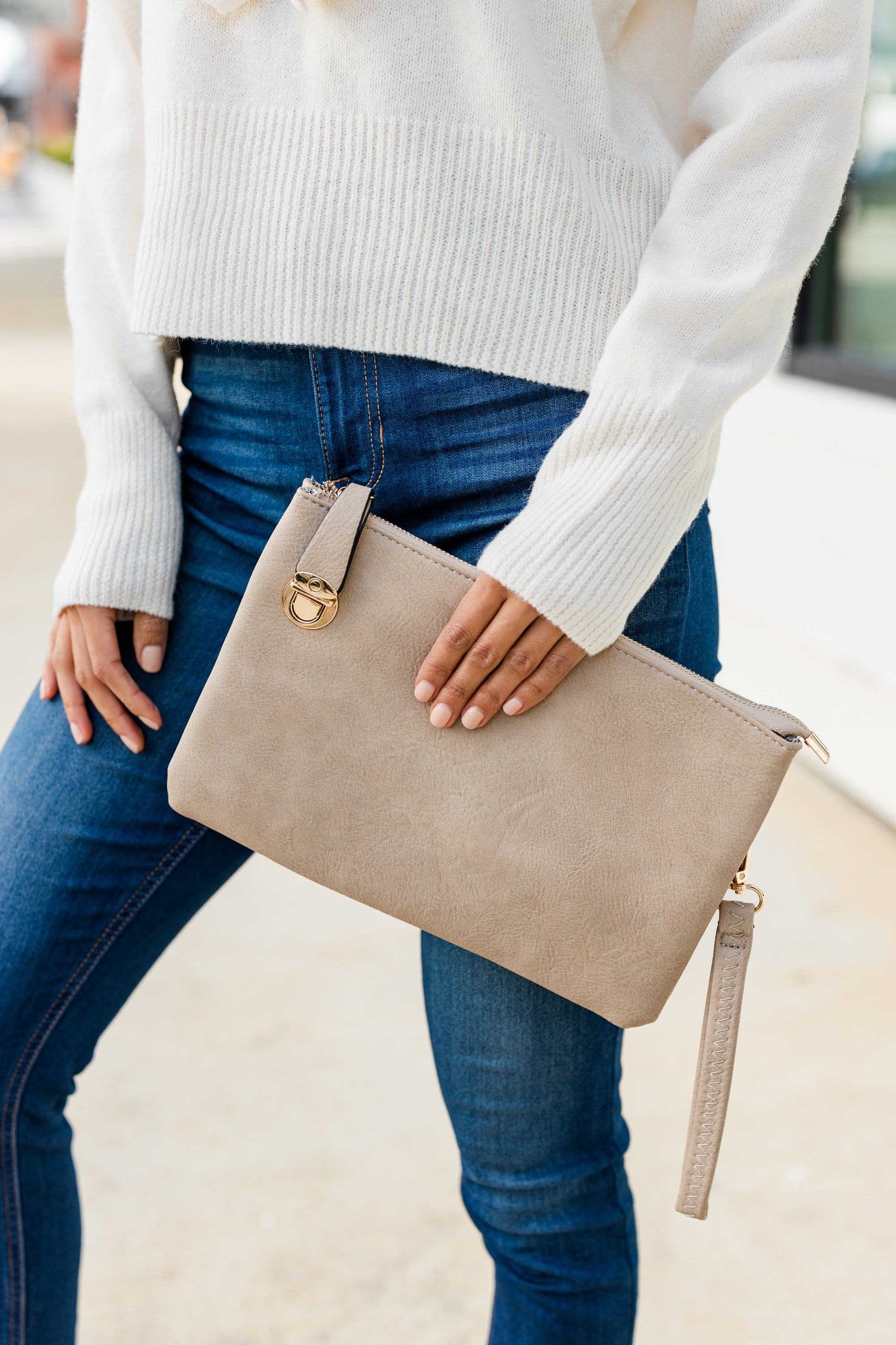 Stunning All In Favor Sand Brown Purse - A Must-Have!