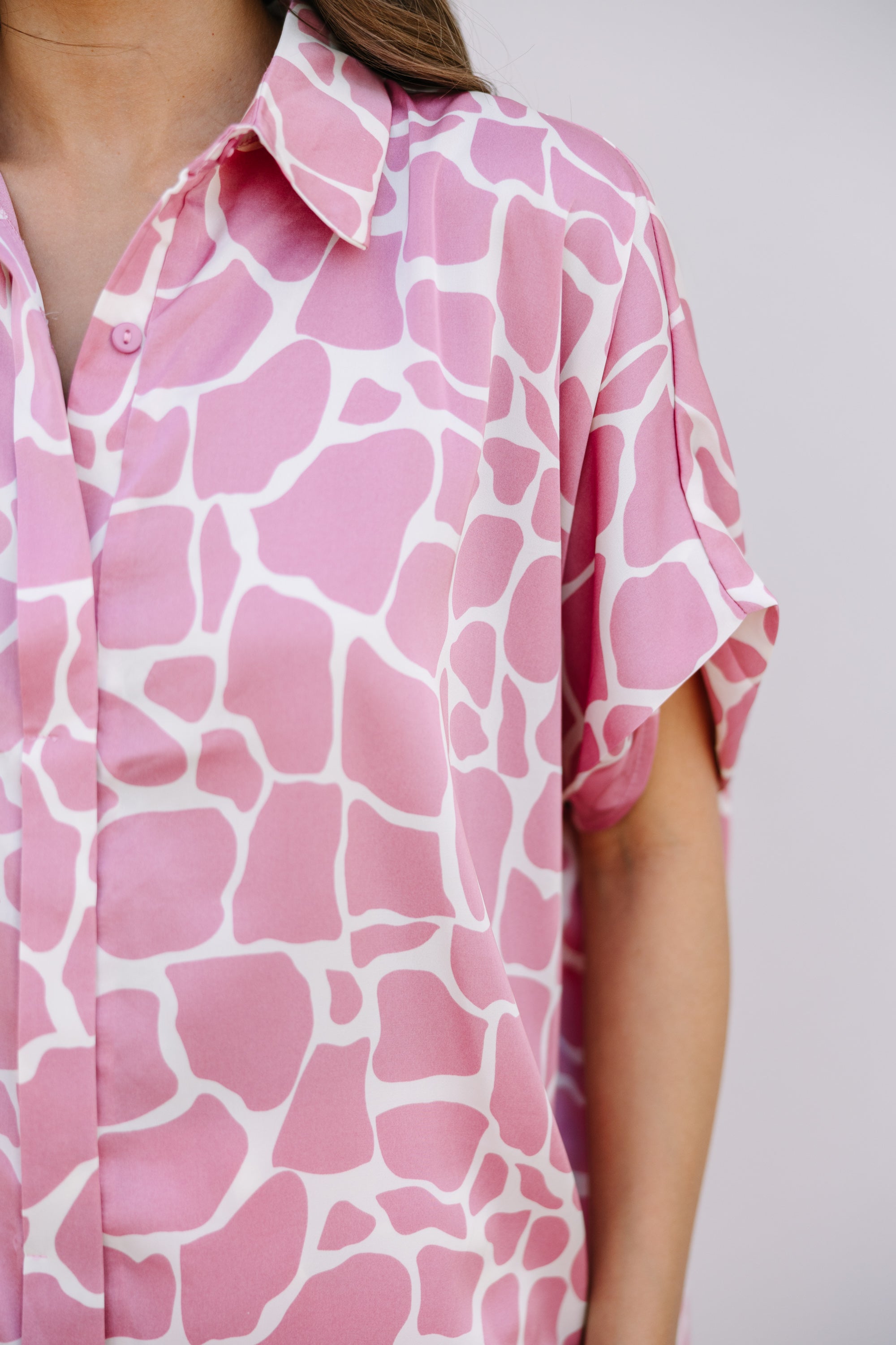 Stunning Mauve Pink Giraffe Print Blouse for a Confident You