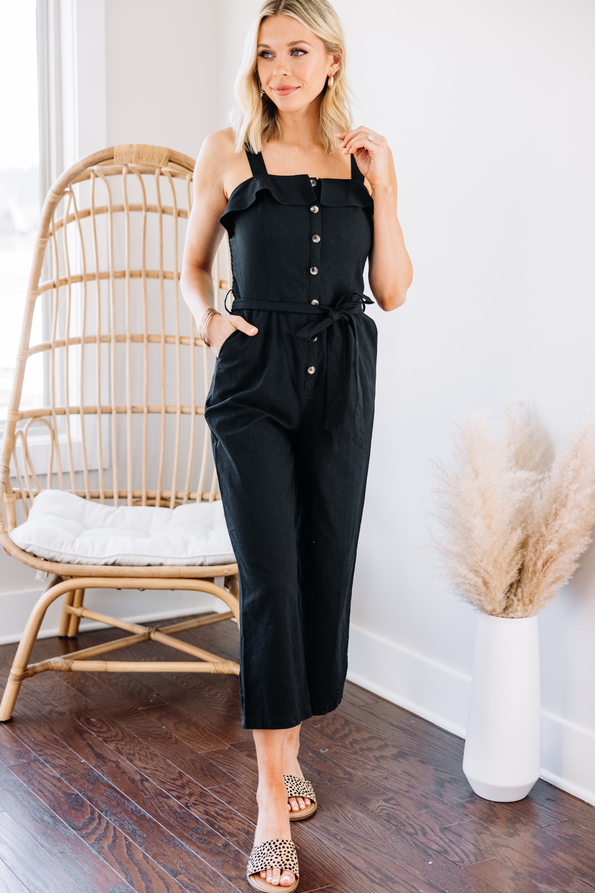 Enchanting Black Linen Jumpsuit: Feel Special Every Day!