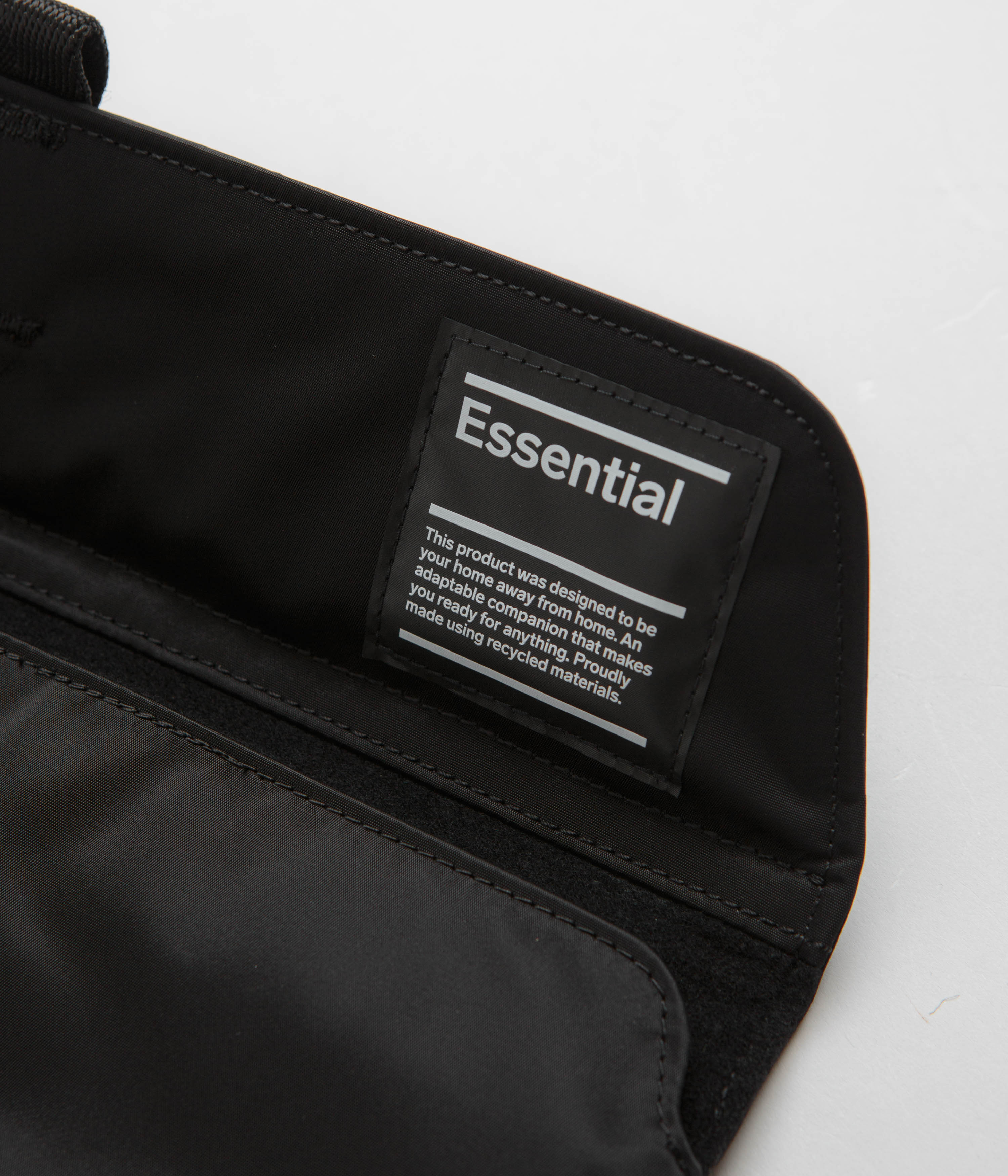 D_b_ 13-inch Essential Laptop Sleeve - Stylish Black Out